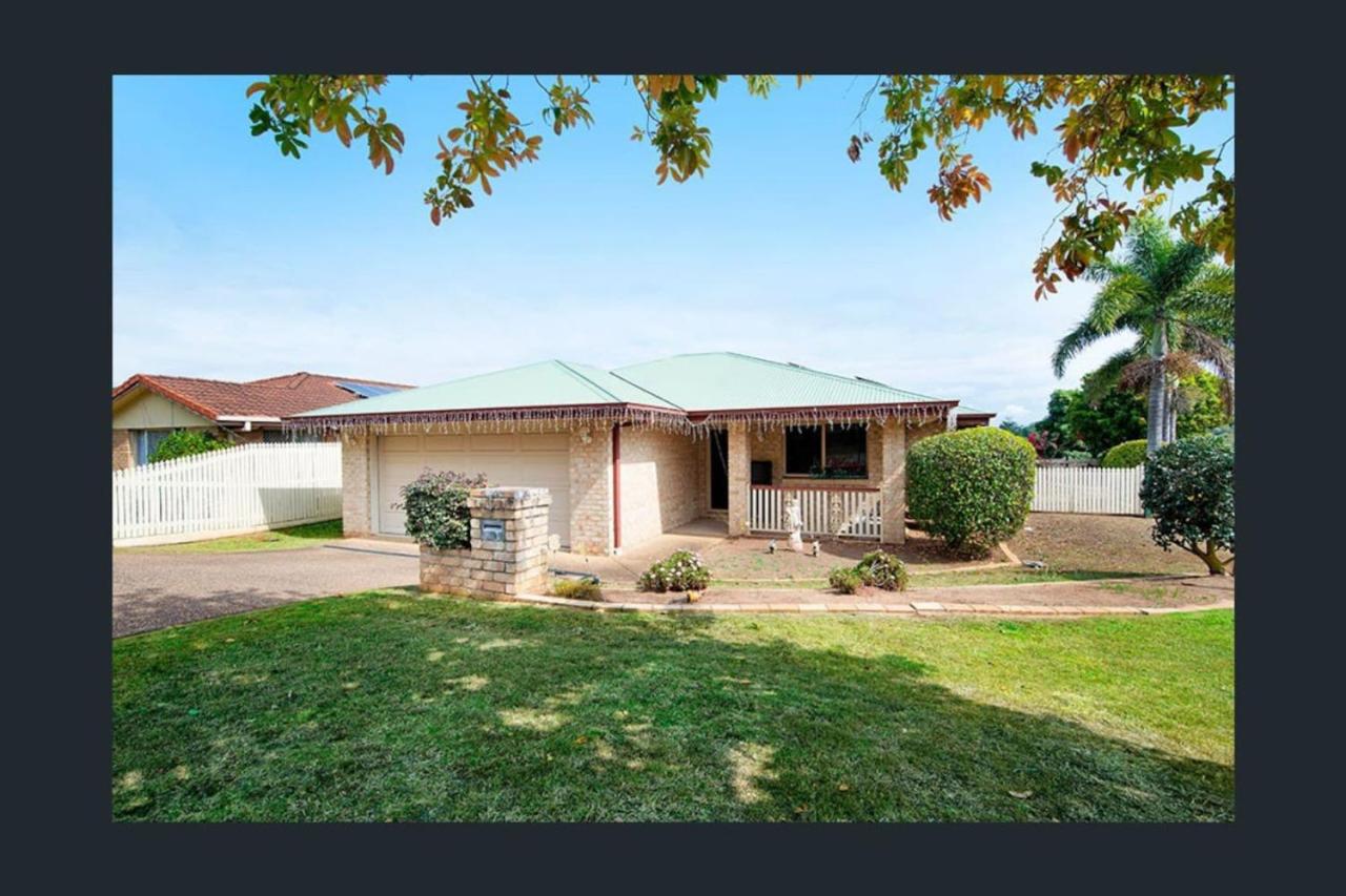 Carindale Family Home/Close to Westfield & Highway