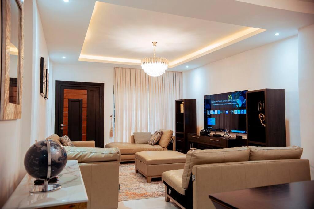 Stunning 4-Bdroom House for rent in East Legon