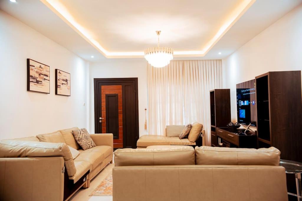 Stunning 4-Bdroom House for rent in East Legon