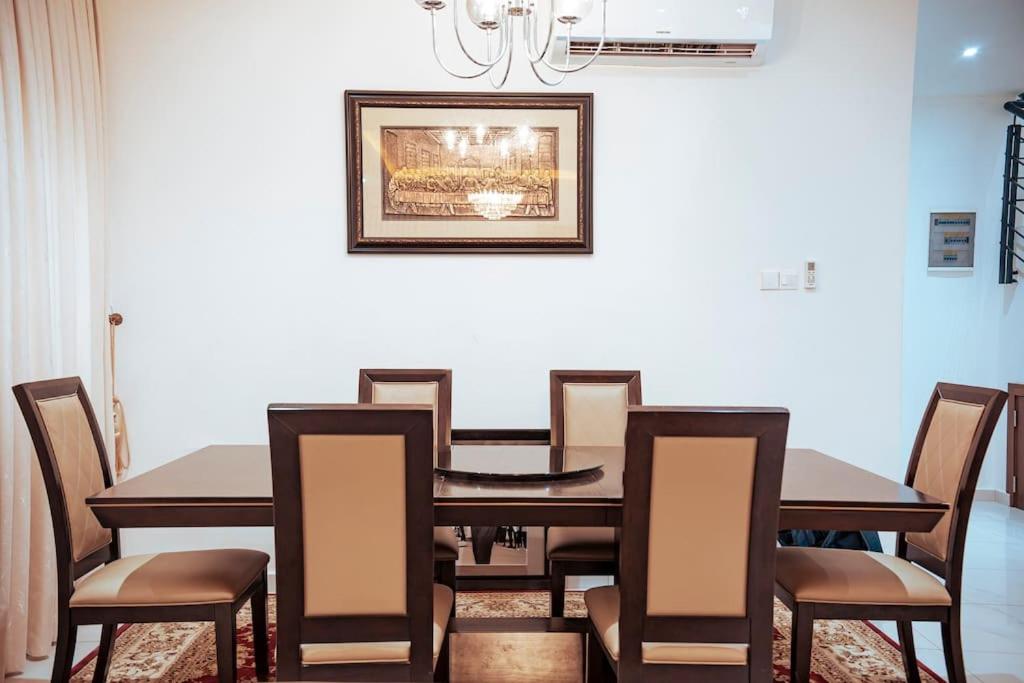 Stunning 4-Bdroom House for rent in East Legon