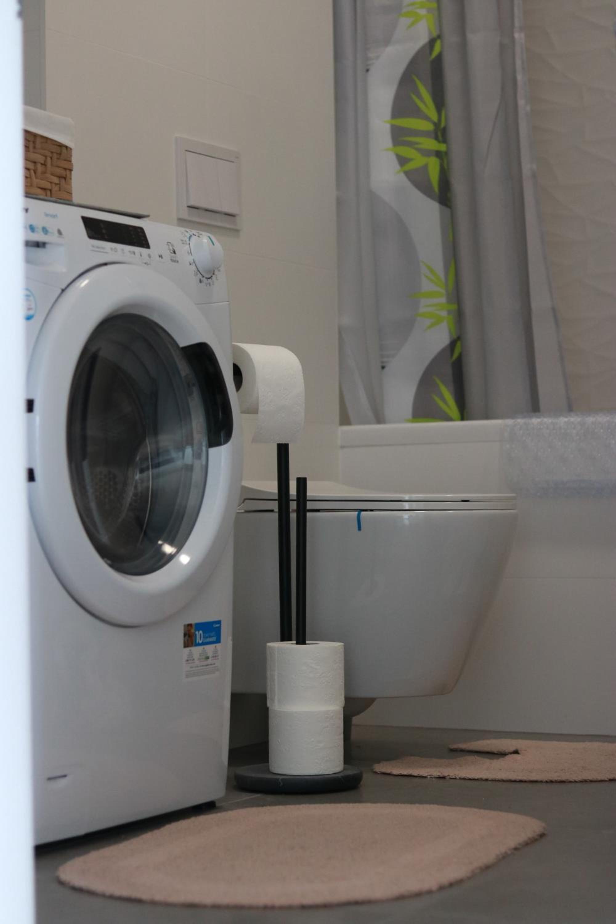 Apartment Queen, self check-in, free private garage parking