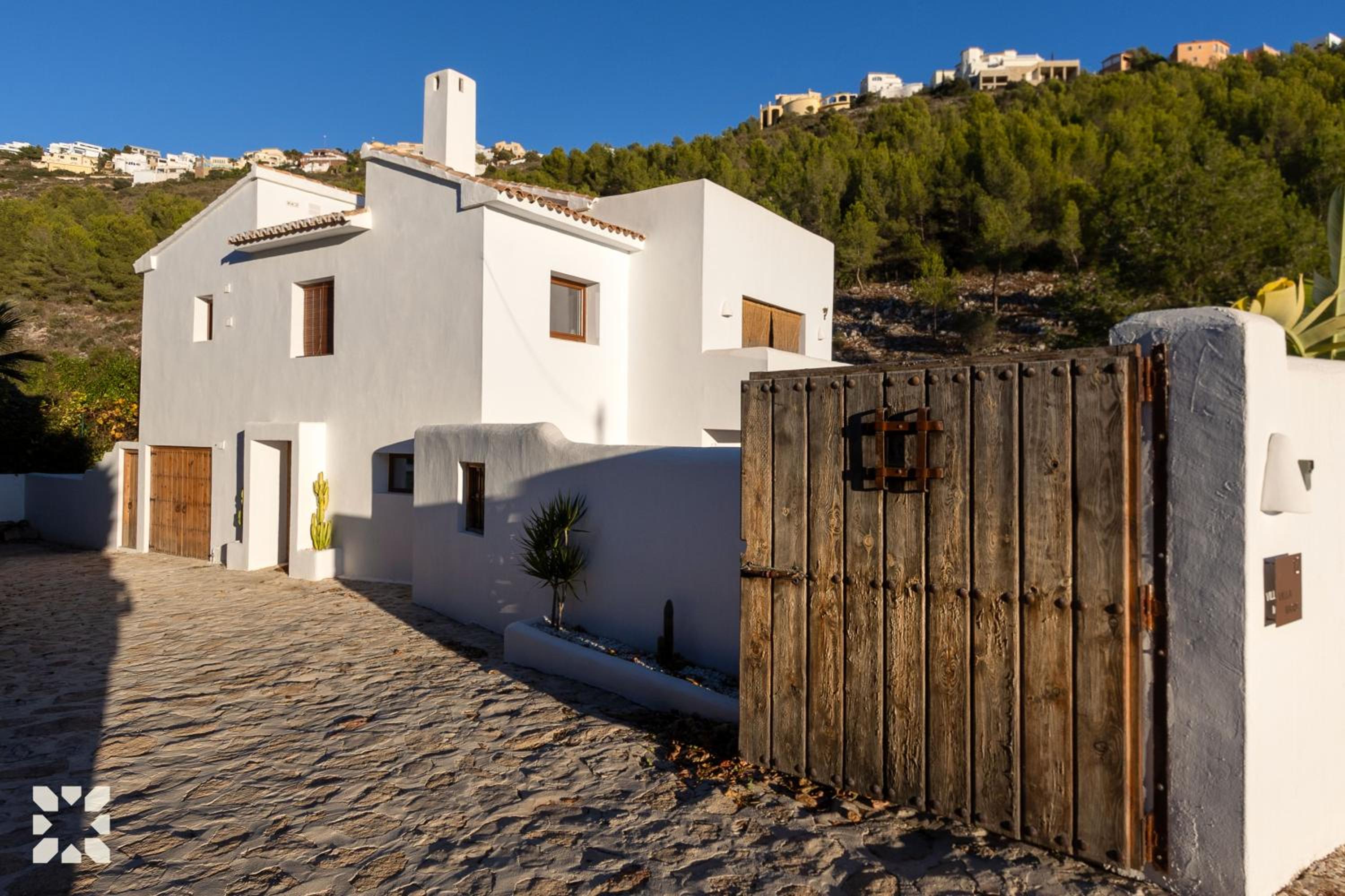 Villa Yoz by Abahana Villas