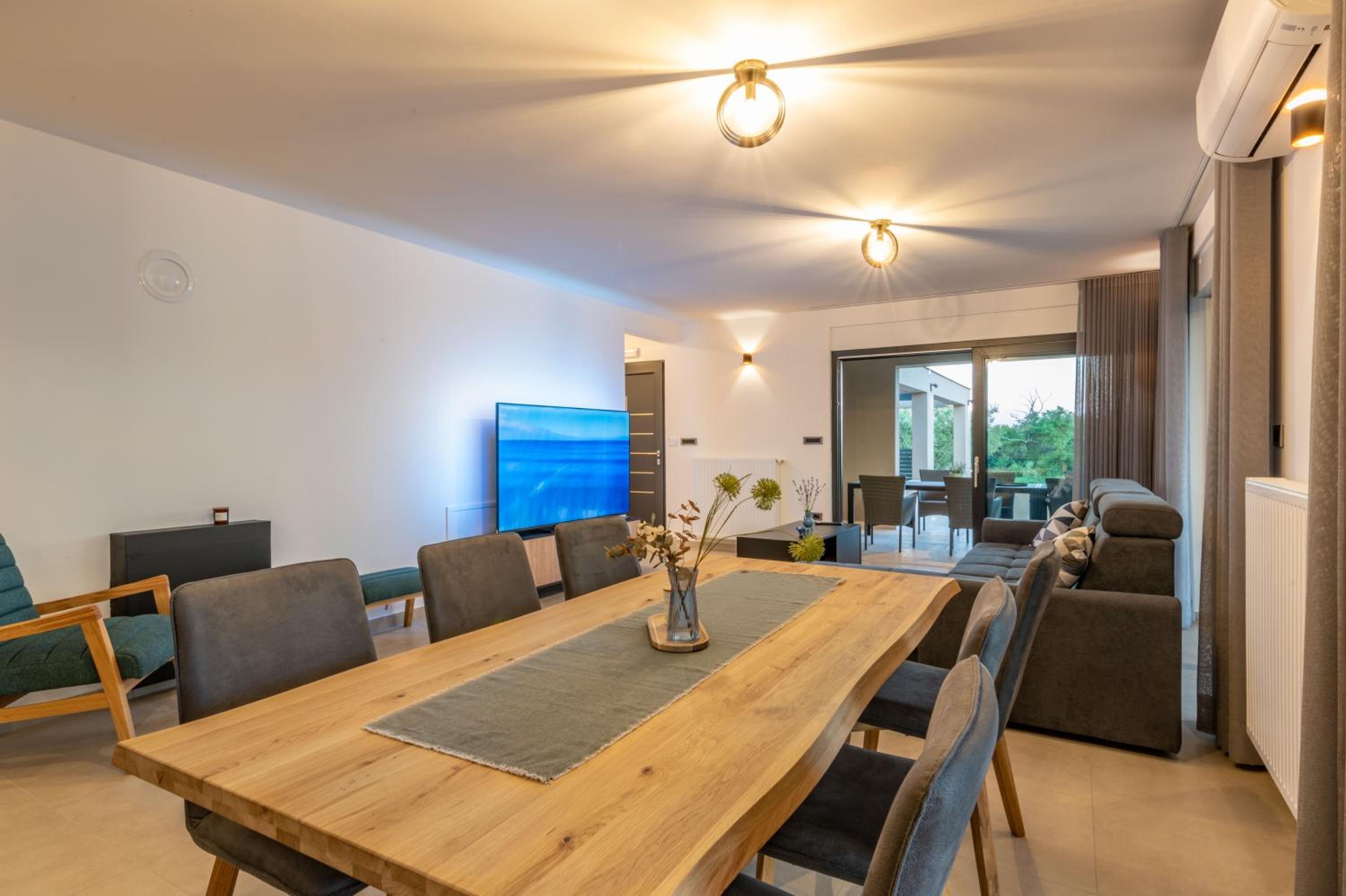 Villa Silente, modern and luxurious villa hugged by nature