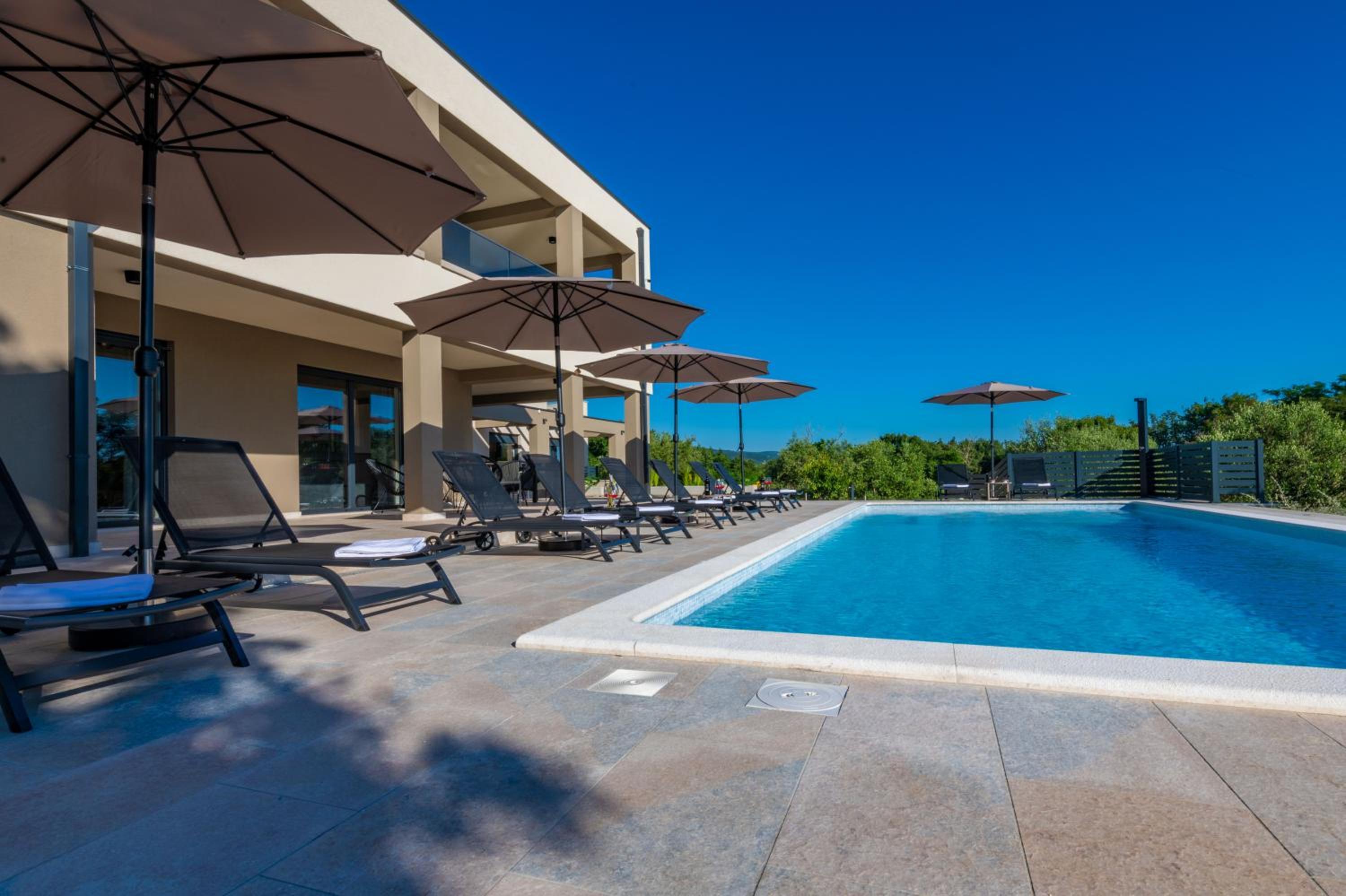 Villa Silente, modern and luxurious villa hugged by nature