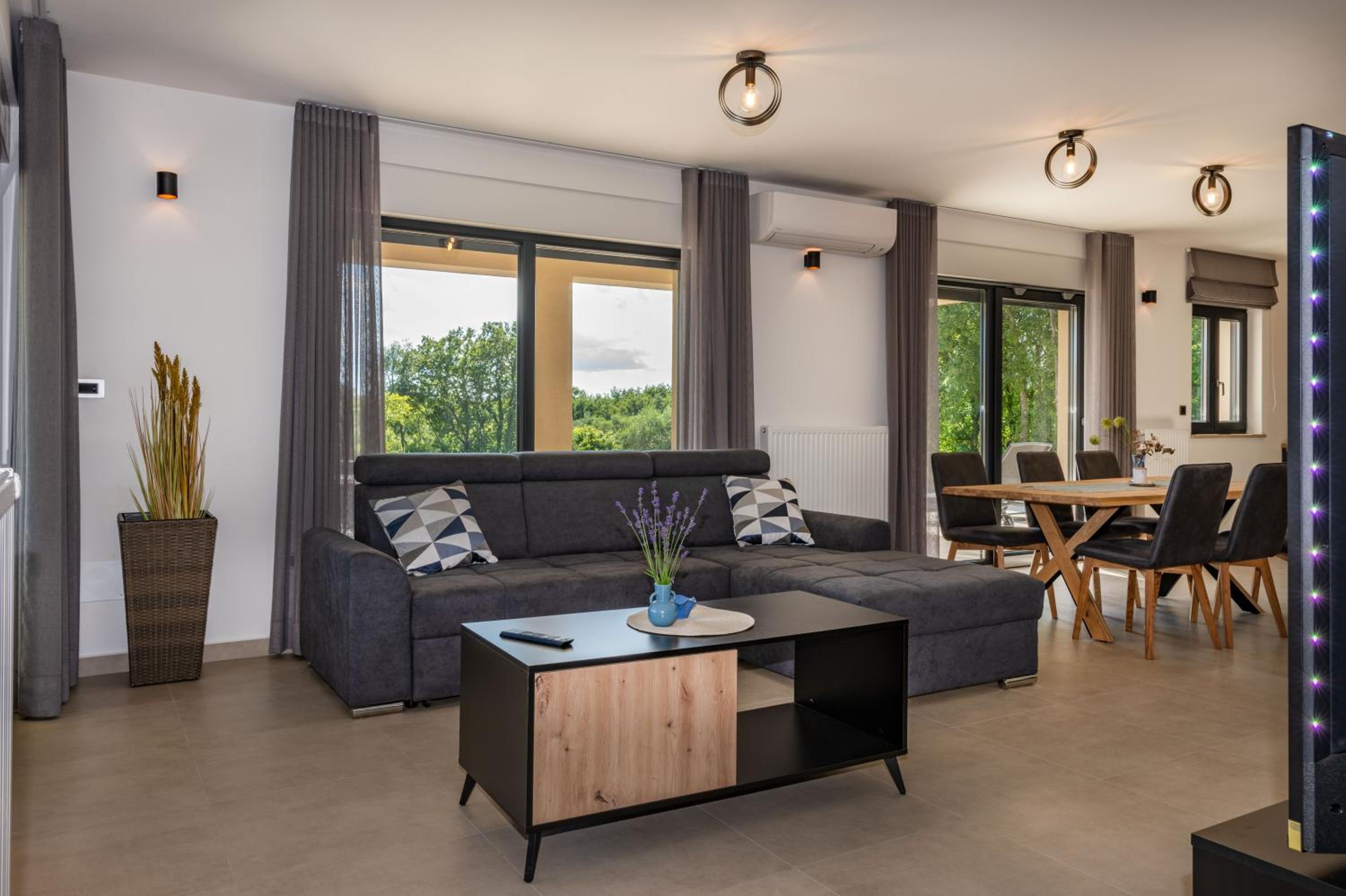 Villa Silente, modern and luxurious villa hugged by nature