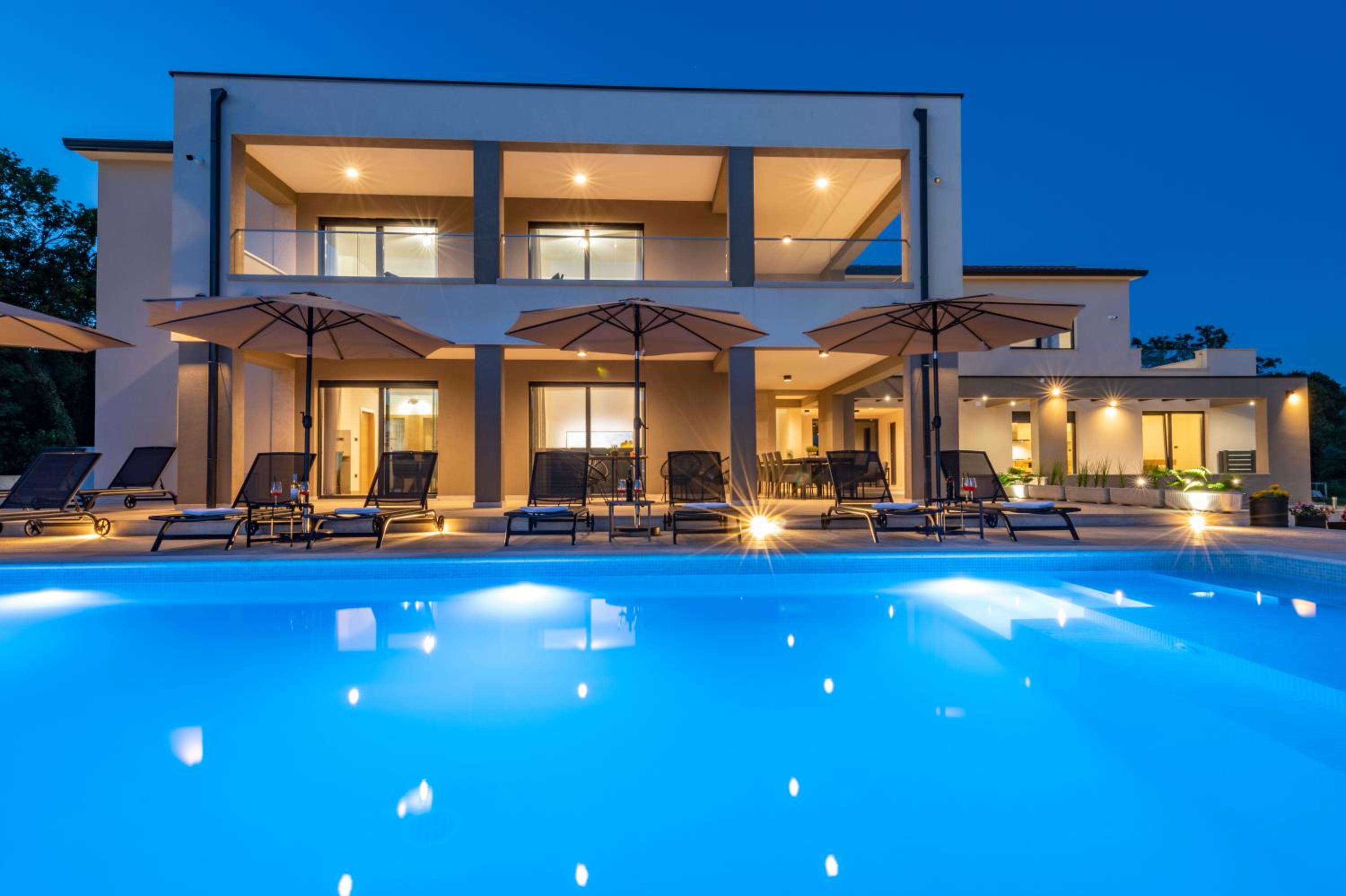 Villa Silente, modern and luxurious villa hugged by nature