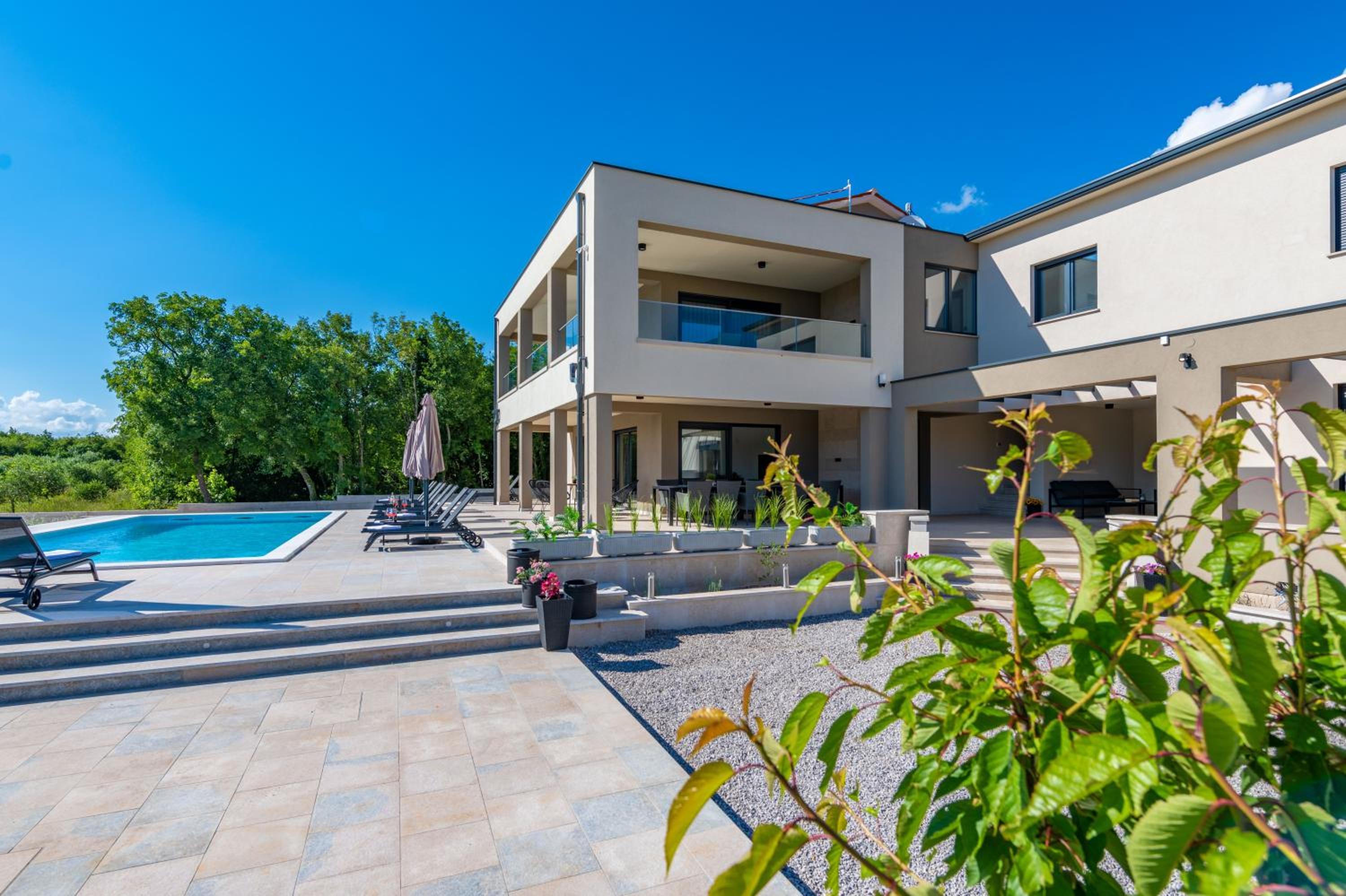 Villa Silente, modern and luxurious villa hugged by nature