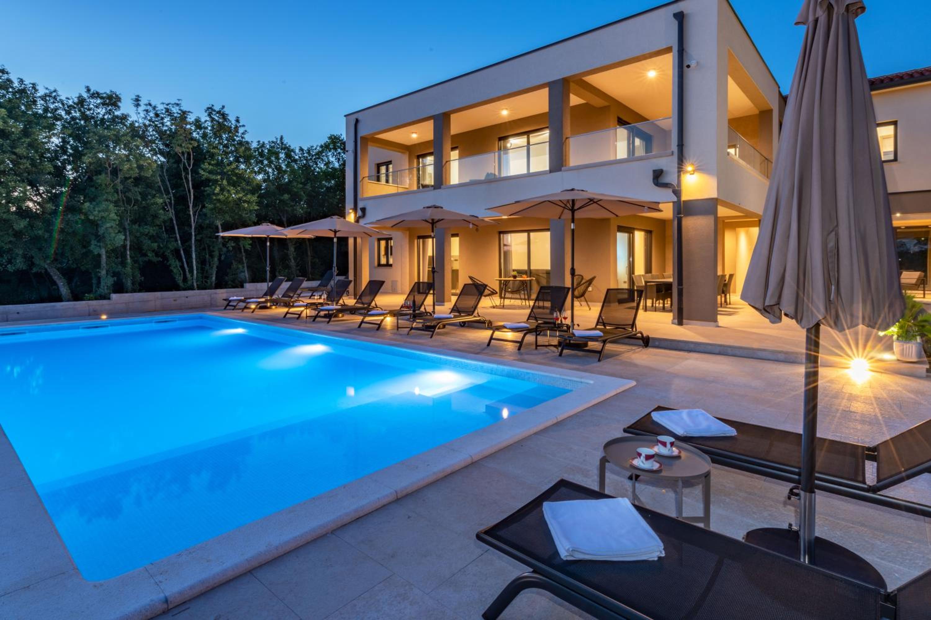 Villa Silente, modern and luxurious villa hugged by nature