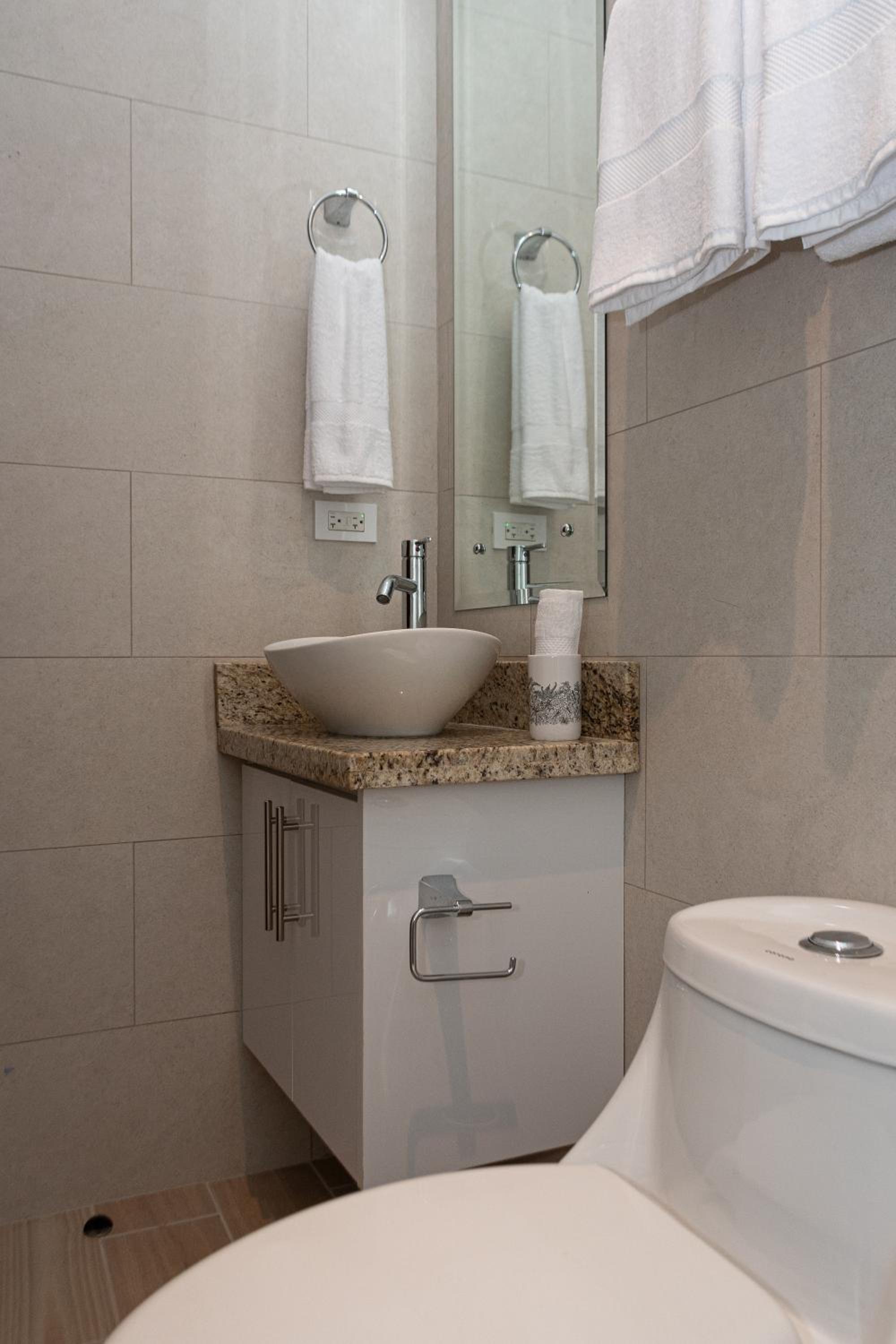 Beach Getaway Luxurious Studio 2nd Floor