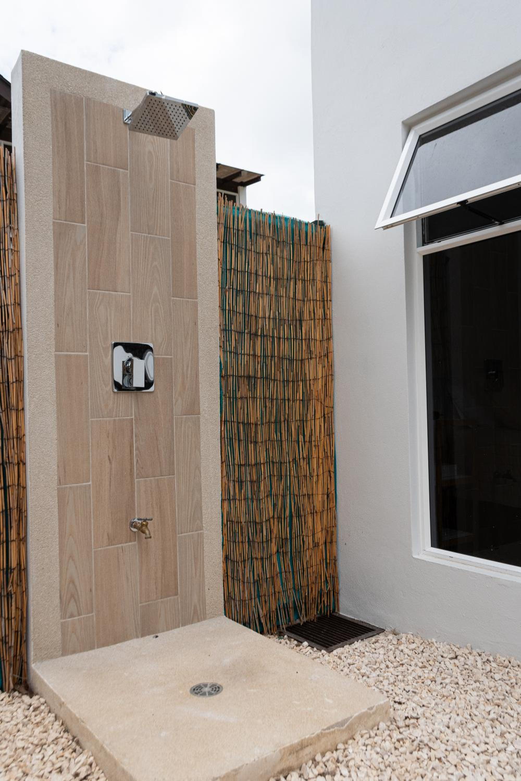 Beach Getaway Luxurious Studio 2nd Floor