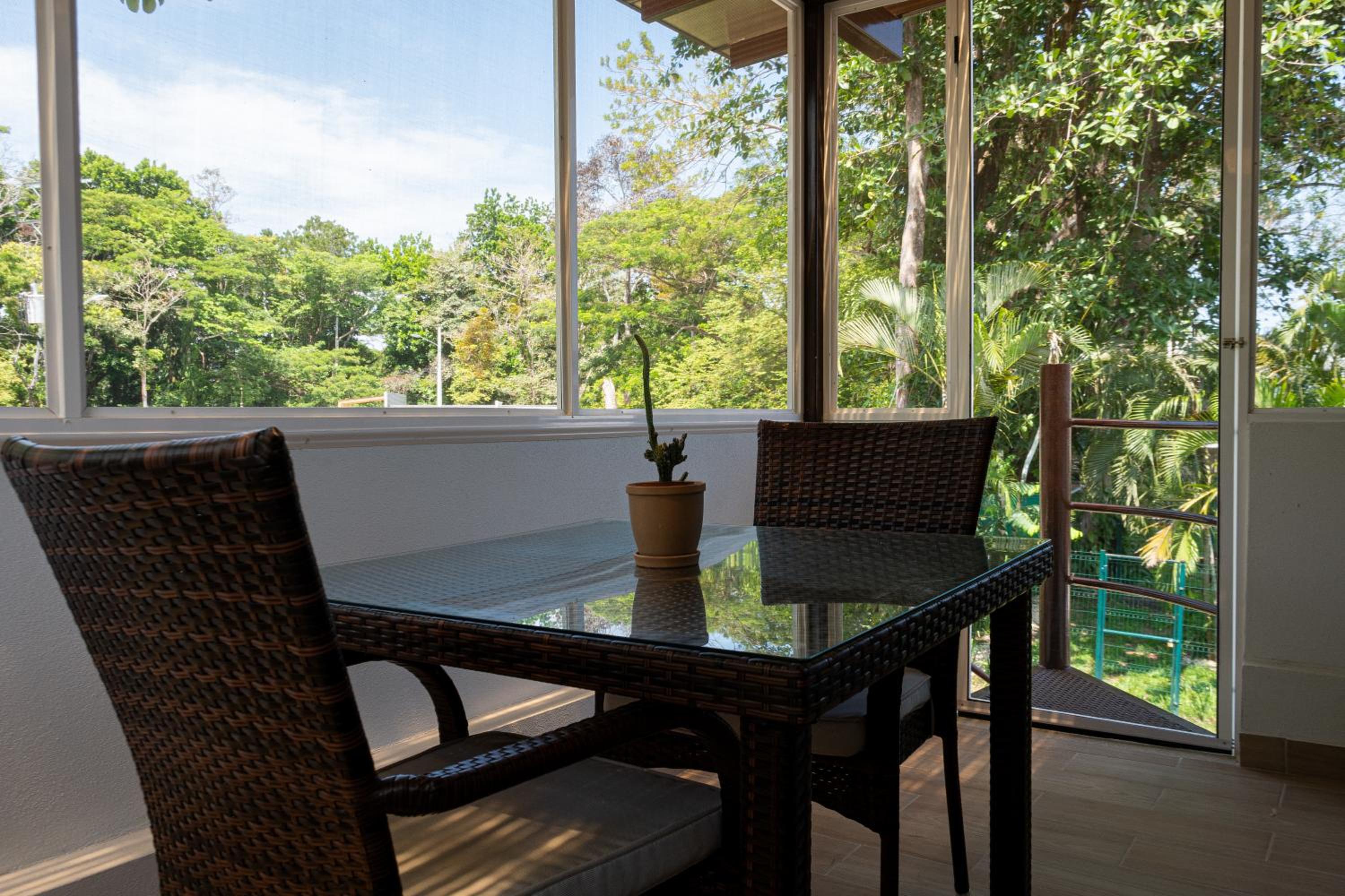Beach Getaway Luxurious Studio 2nd Floor