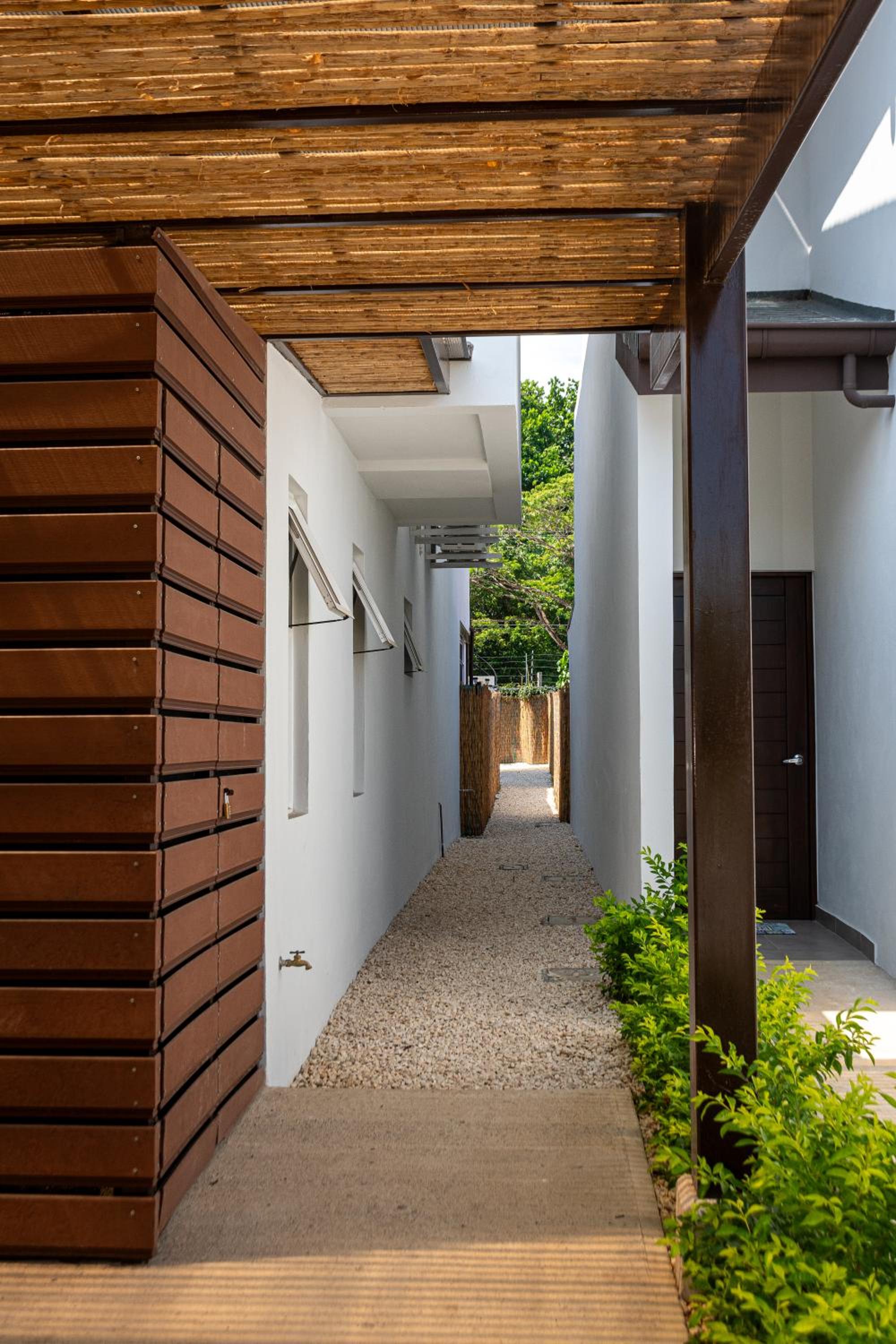 Beach Getaway Luxurious Studio 2nd Floor