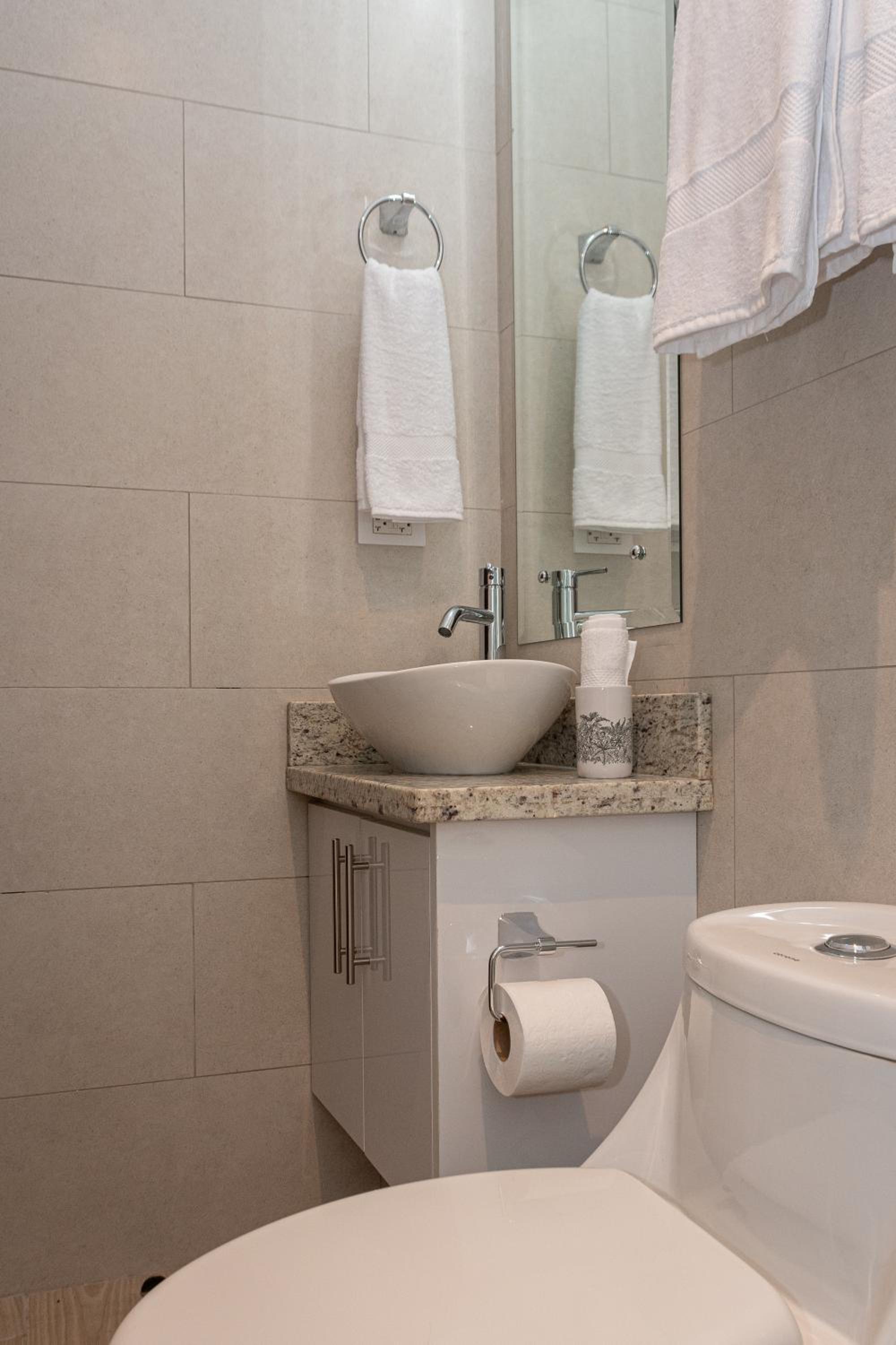 Romantic Beach Getaway Studio 1st Floor