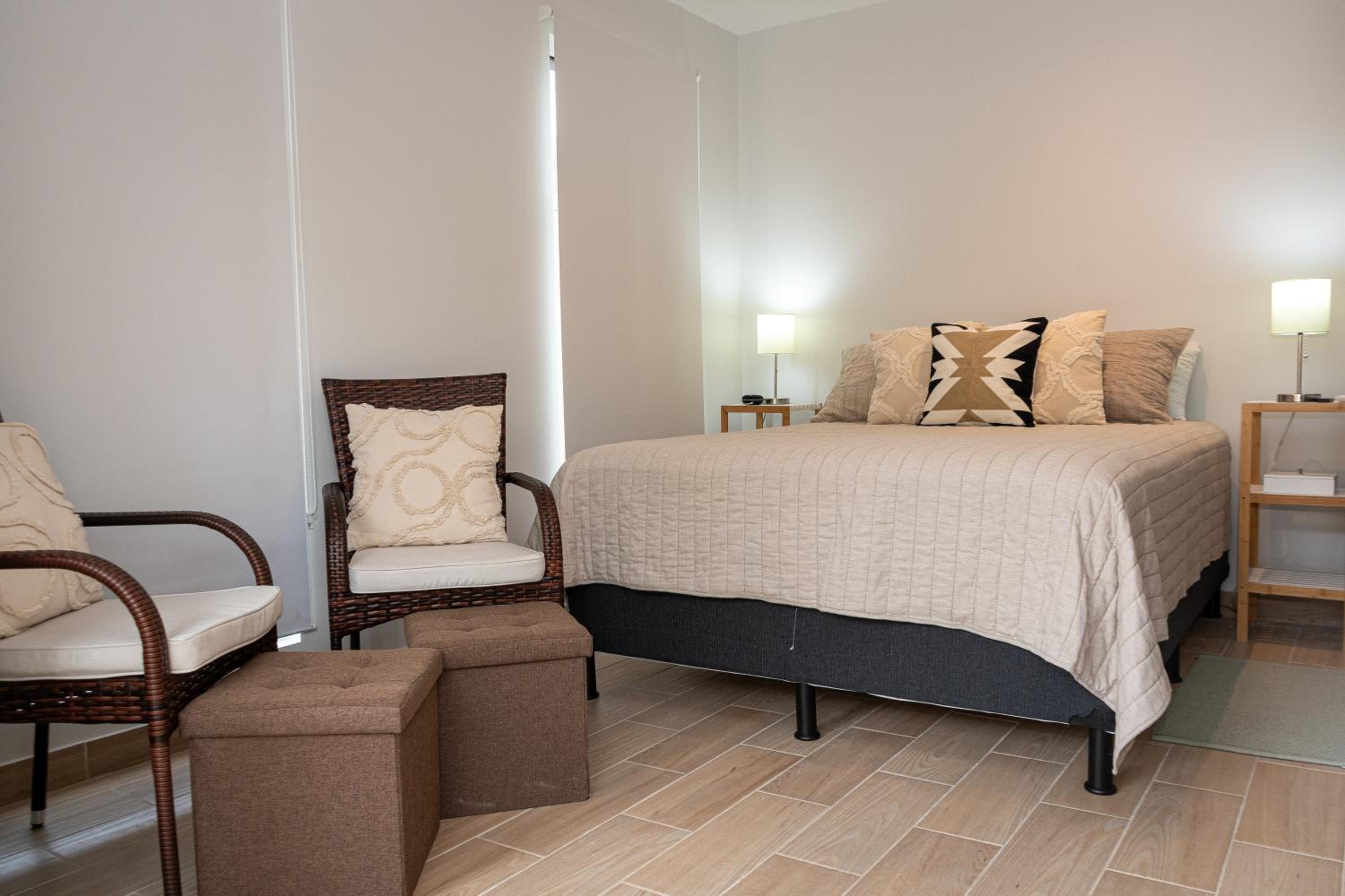 Romantic Beach Getaway Studio 1st Floor