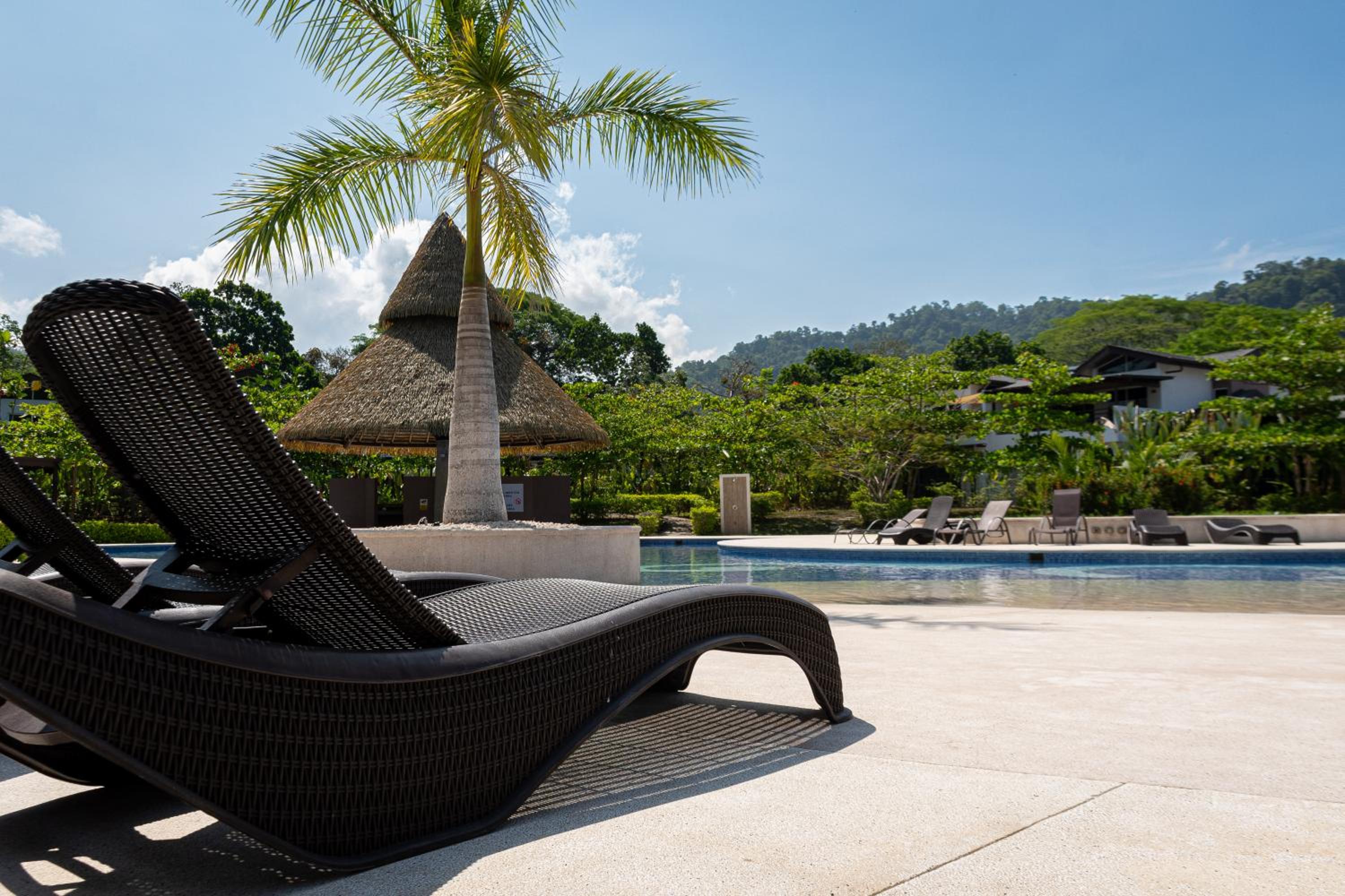 Romantic Beach Getaway Studio 1st Floor