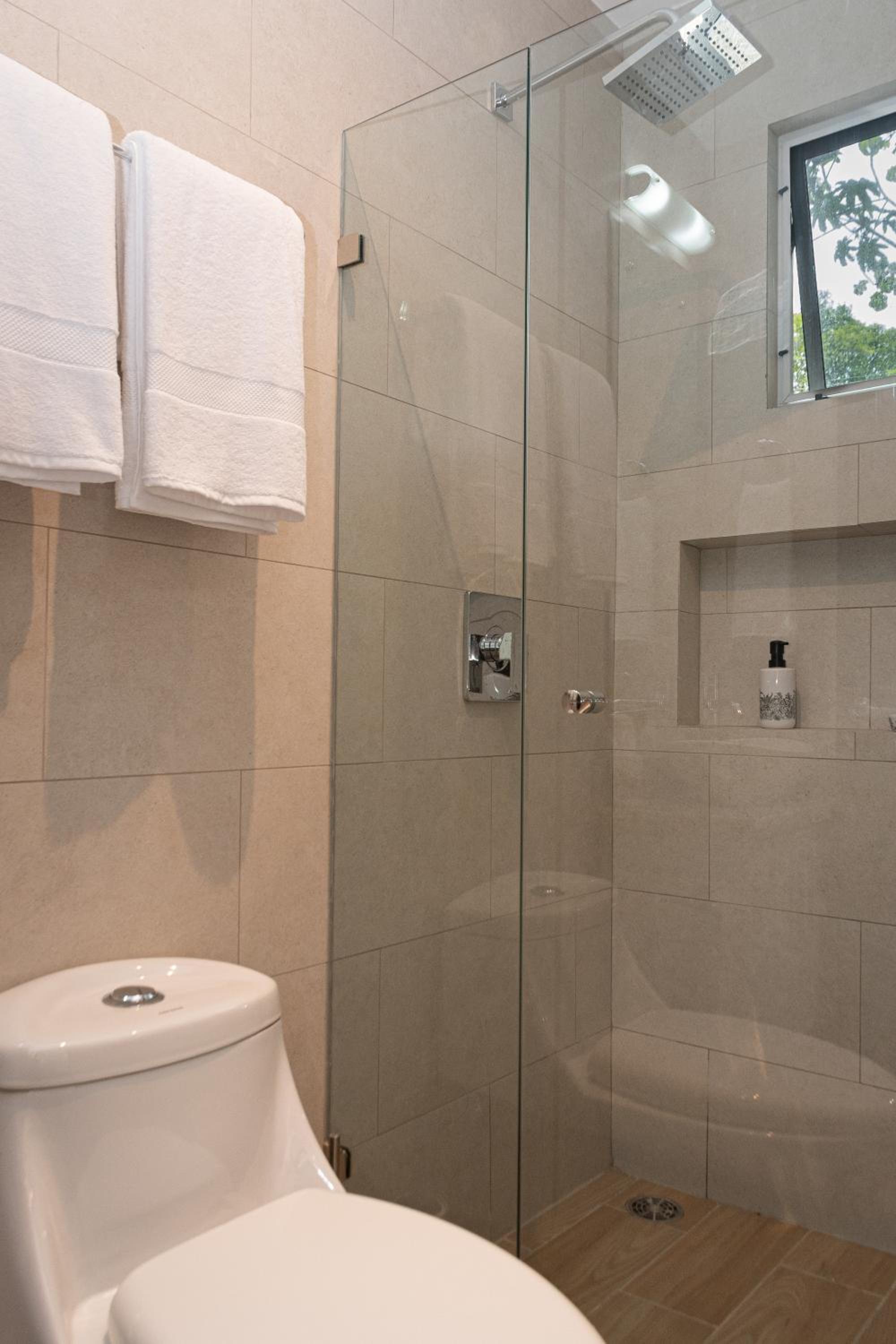 Romantic Beach Getaway Studio 1st Floor