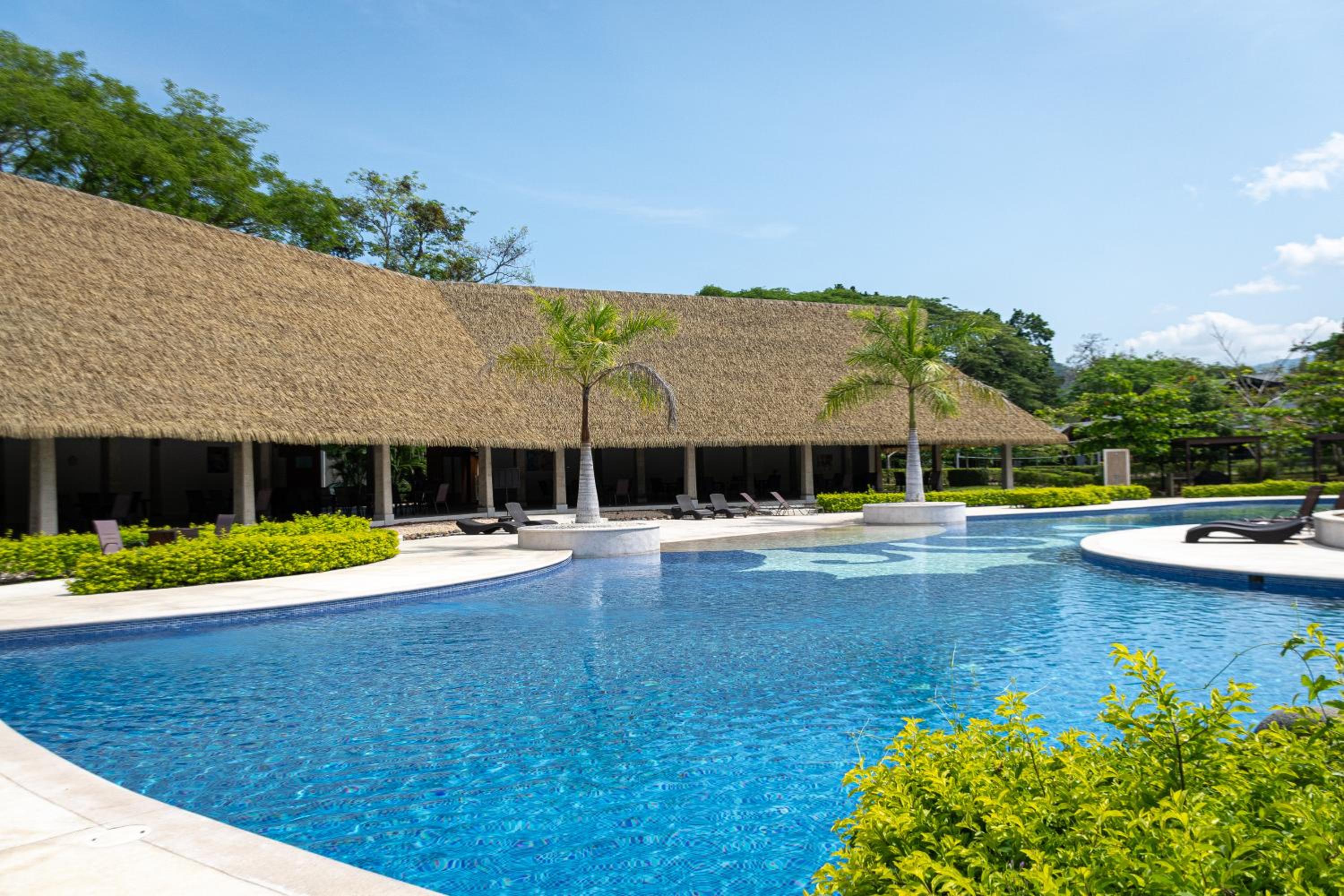 Romantic Beach Getaway Studio 1st Floor