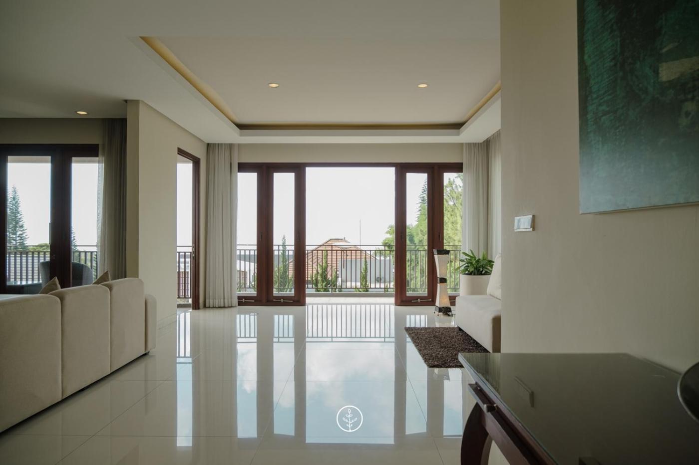 Breeze Blows City View Villa 4 Bedrooms and 1 Familly Bedroom With a Private Heated Swimming Pool and a Billiard Table