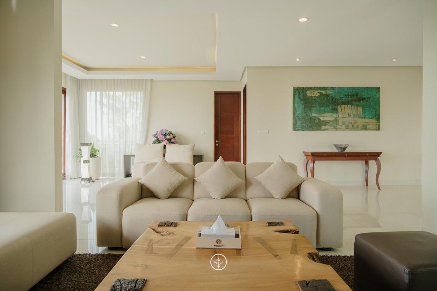Breeze Blows City View Villa 4 Bedrooms and 1 Familly Bedroom With a Private Heated Swimming Pool and a Billiard Table