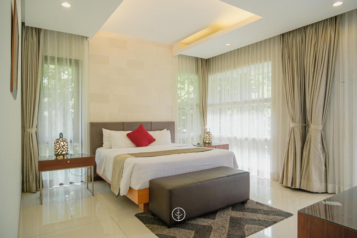 Breeze Blows City View Villa 4 Bedrooms and 1 Familly Bedroom With a Private Heated Swimming Pool and a Billiard Table