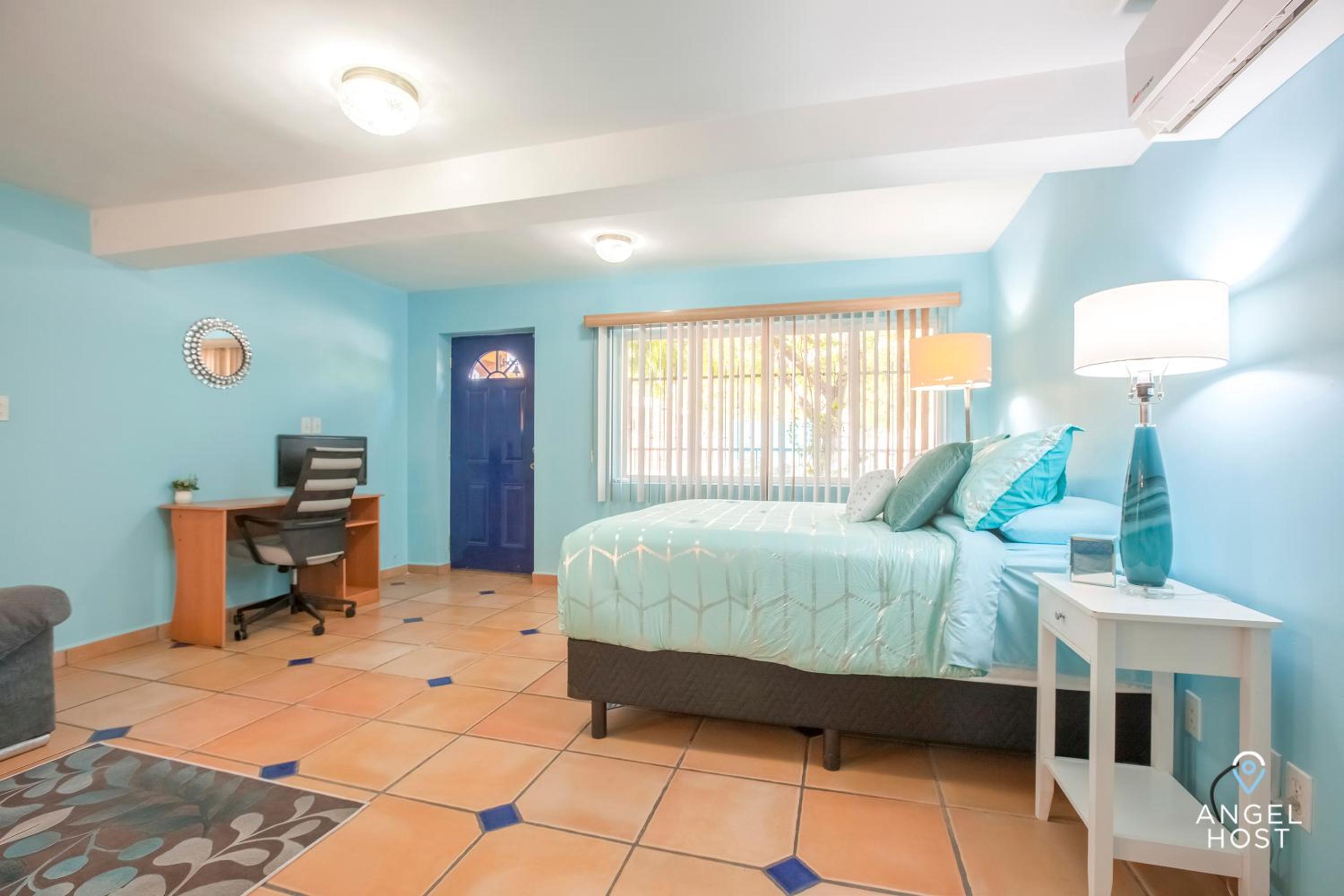 Cozy Stay 2 blocks from the beach and Malecón!