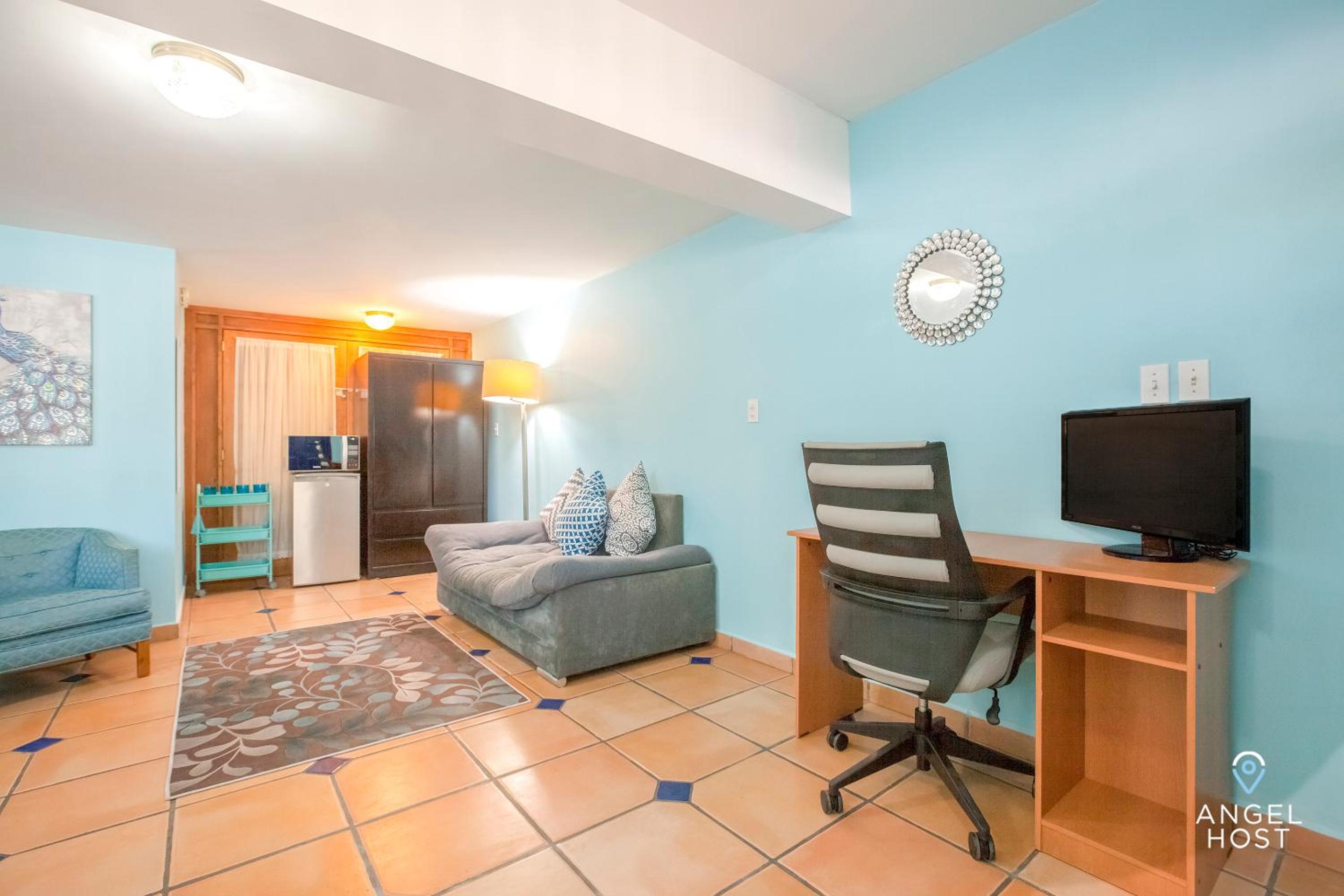 Cozy Stay 2 blocks from the beach and Malecón!