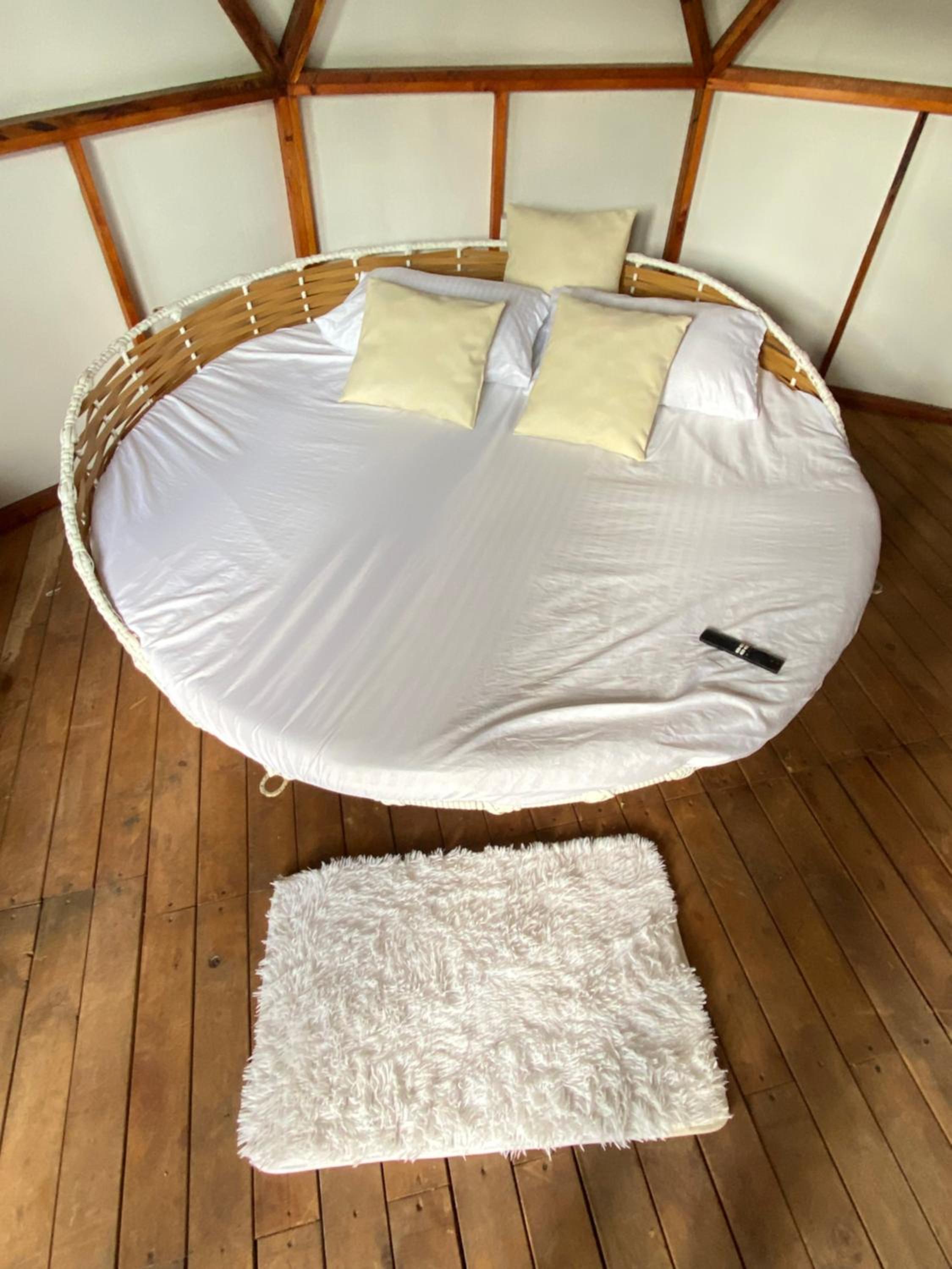 Domos de Glamping con Jacuzzi y Piscina en San Rafael Frente al charco la Cristalina
