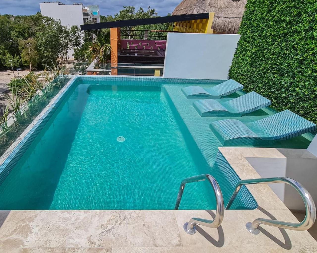 FreeBeachClub- LuxuryCondo200 Mbps jacuzzi balcony view 4