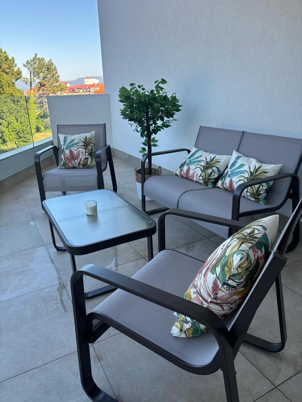 Galiciaguesthome-Rosalia de Castro-Silgar