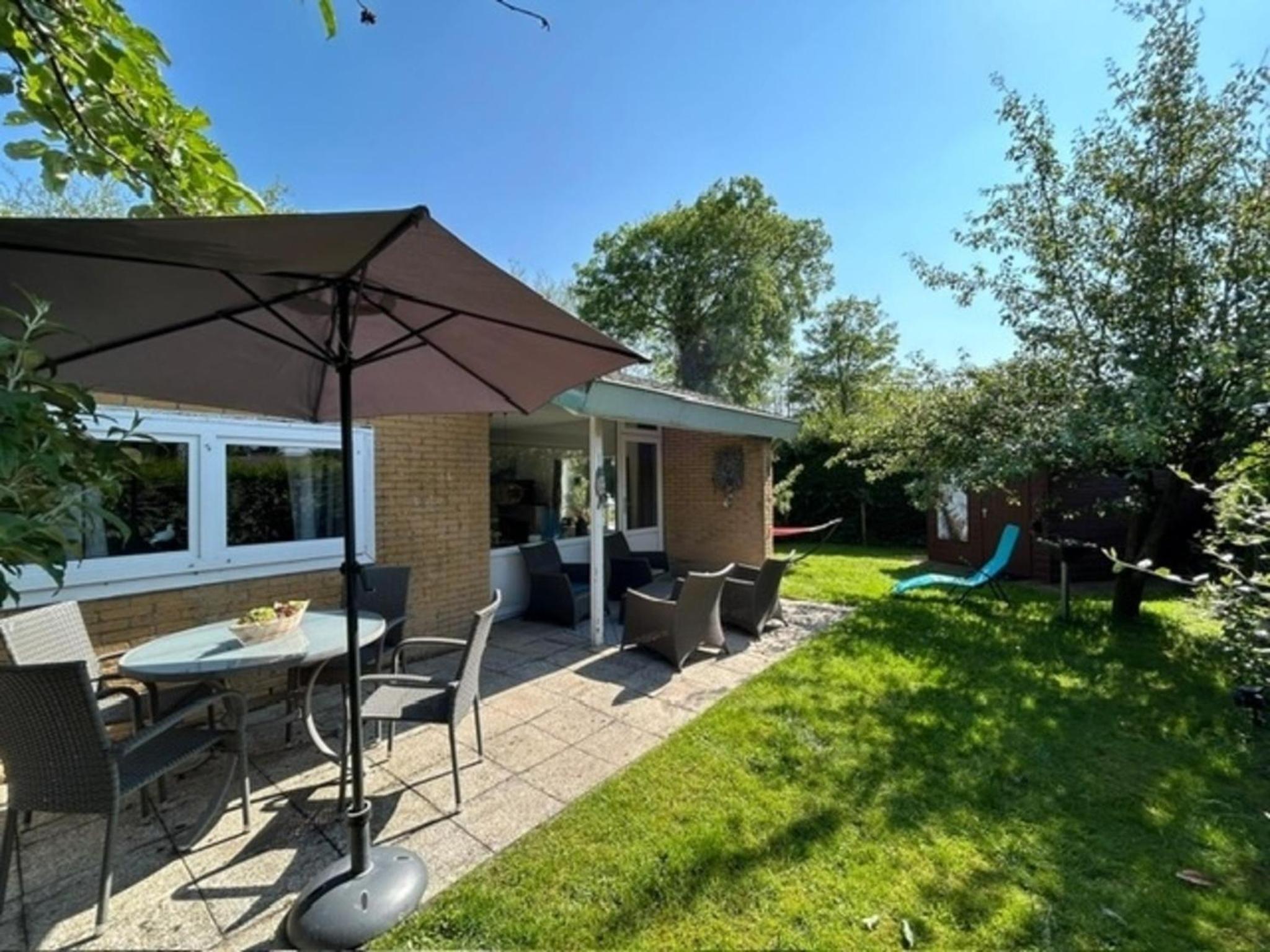 Strandnahes Ferienhaus NR 2 mit Wintergarten grosser uneinsehbarer Garten view 5