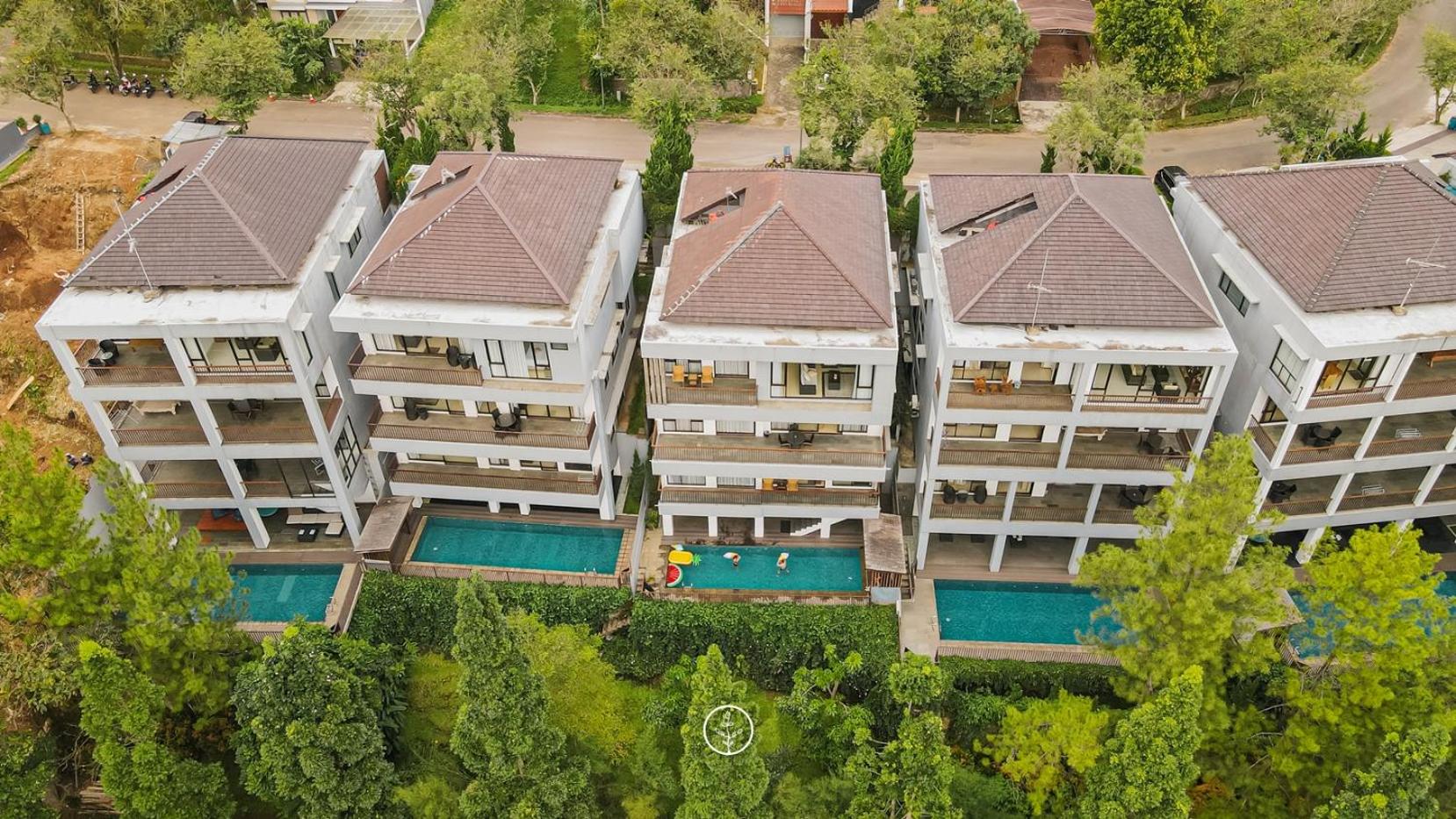 Tulip Hill View Villa 6 Bedrooms With a Private Heated Swimming Pool and a Movie Room