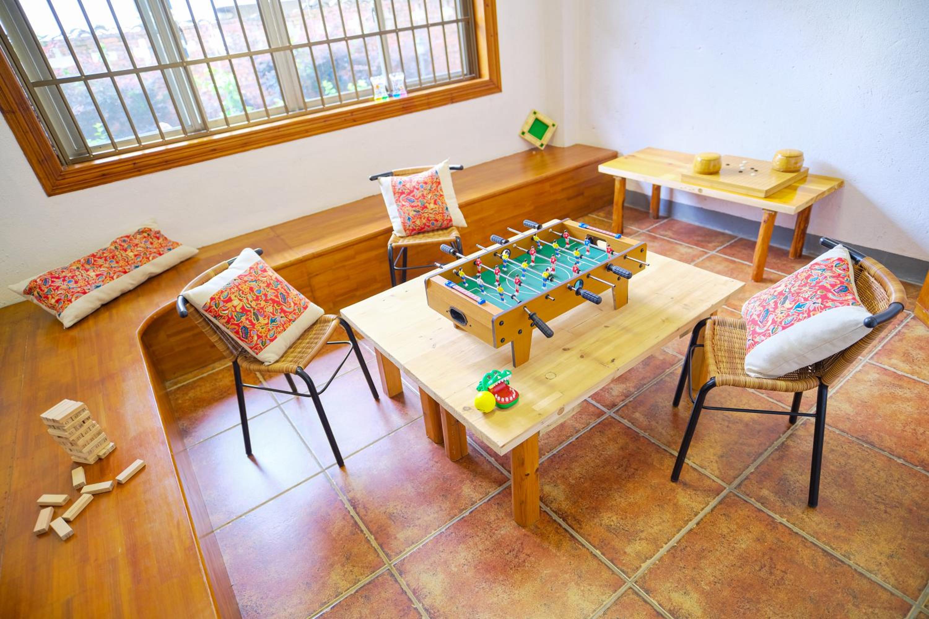Yangshuo Eden's Social Guesthouse - Wake up to a hearty Western breakfast & fresh craft coffee & night beers & outdoor activities