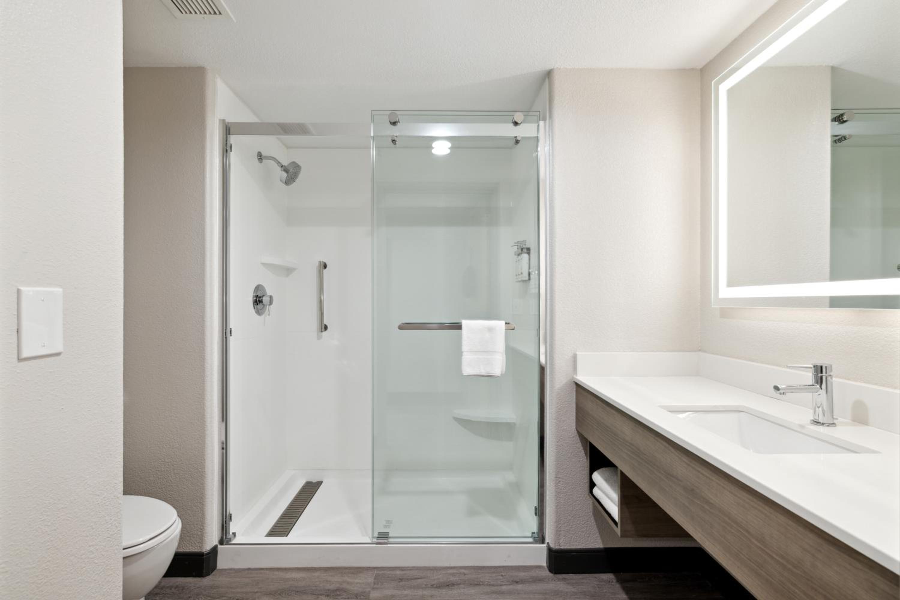Vacaville Vacations - Holiday Inn Express Hotel  Suites Vacaville, an IHG Hotel - Property Image 2