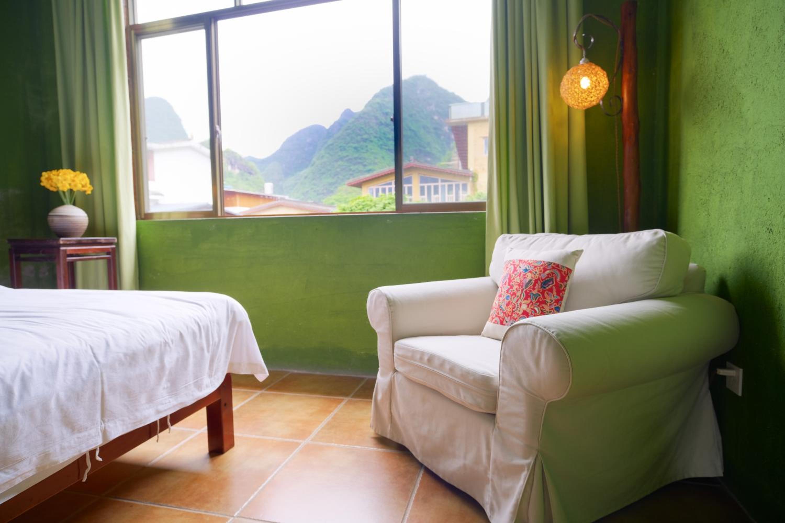 Yangshuo Eden's Social Guesthouse - Wake up to a hearty Western breakfast & fresh craft coffee & night beers & outdoor activities