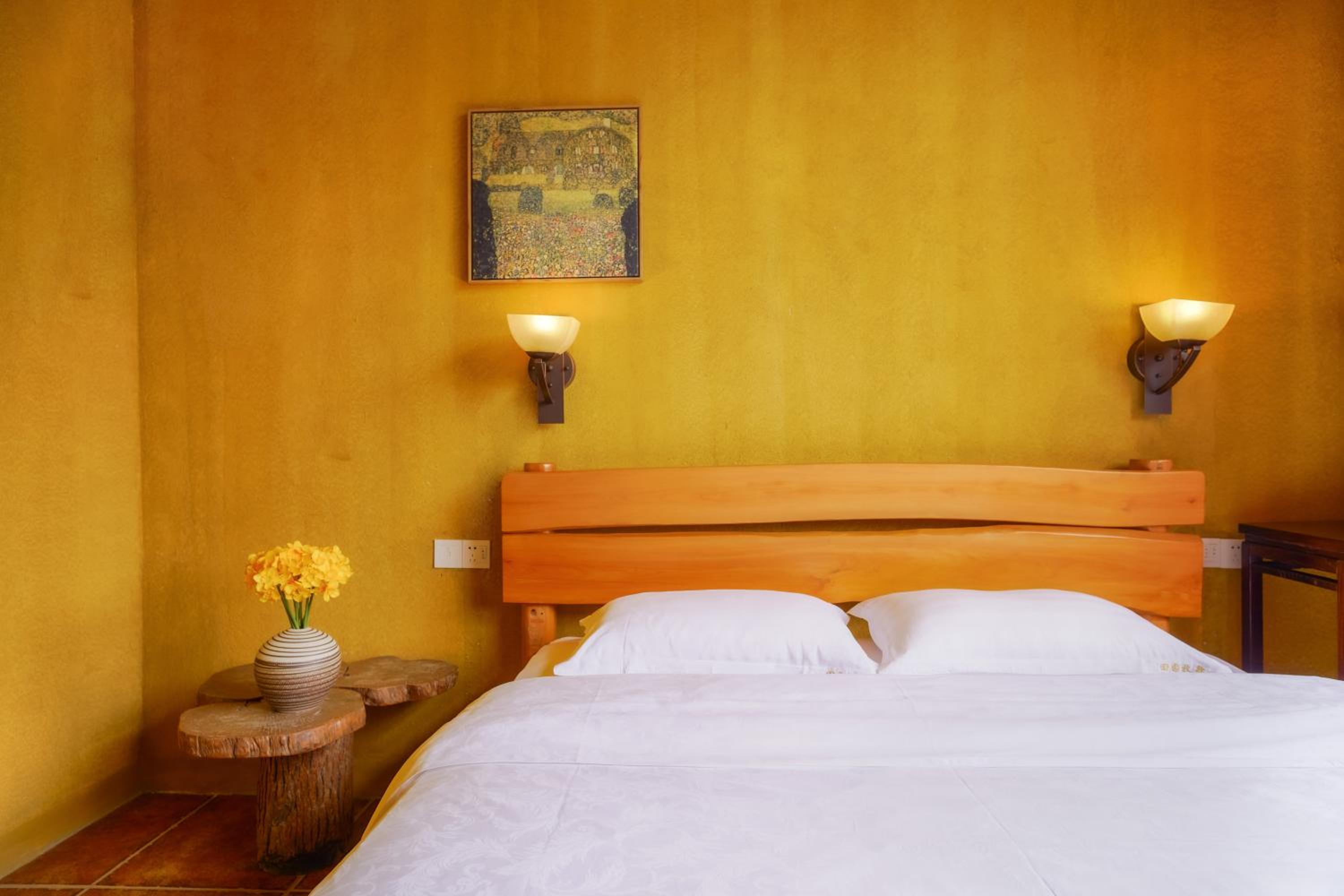Yangshuo Eden's Social Guesthouse - Wake up to a hearty Western breakfast & fresh craft coffee & night beers & outdoor activities