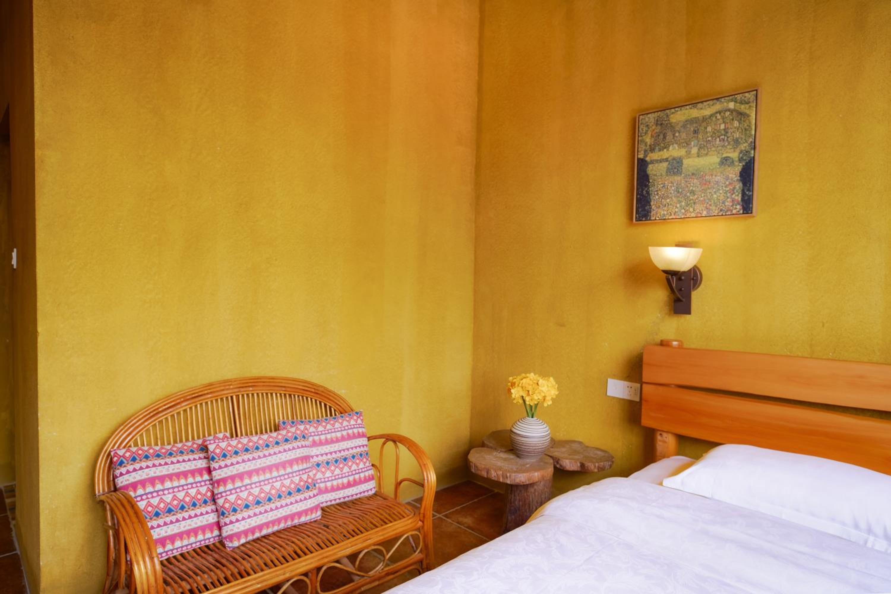 Yangshuo Eden's Social Guesthouse - Wake up to a hearty Western breakfast & fresh craft coffee & night beers & outdoor activities