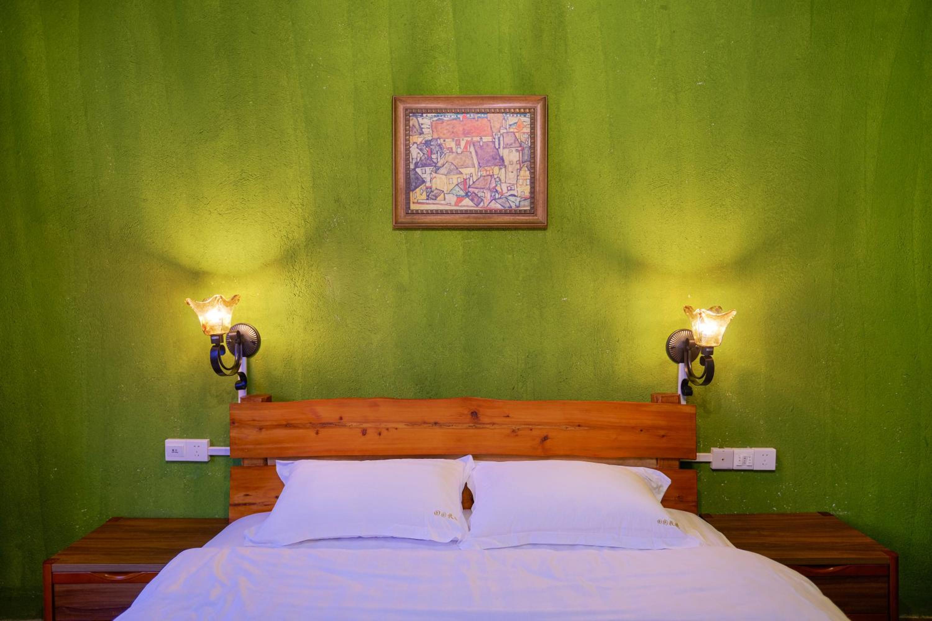 Yangshuo Eden's Social Guesthouse - Wake up to a hearty Western breakfast & fresh craft coffee & night beers & outdoor activities