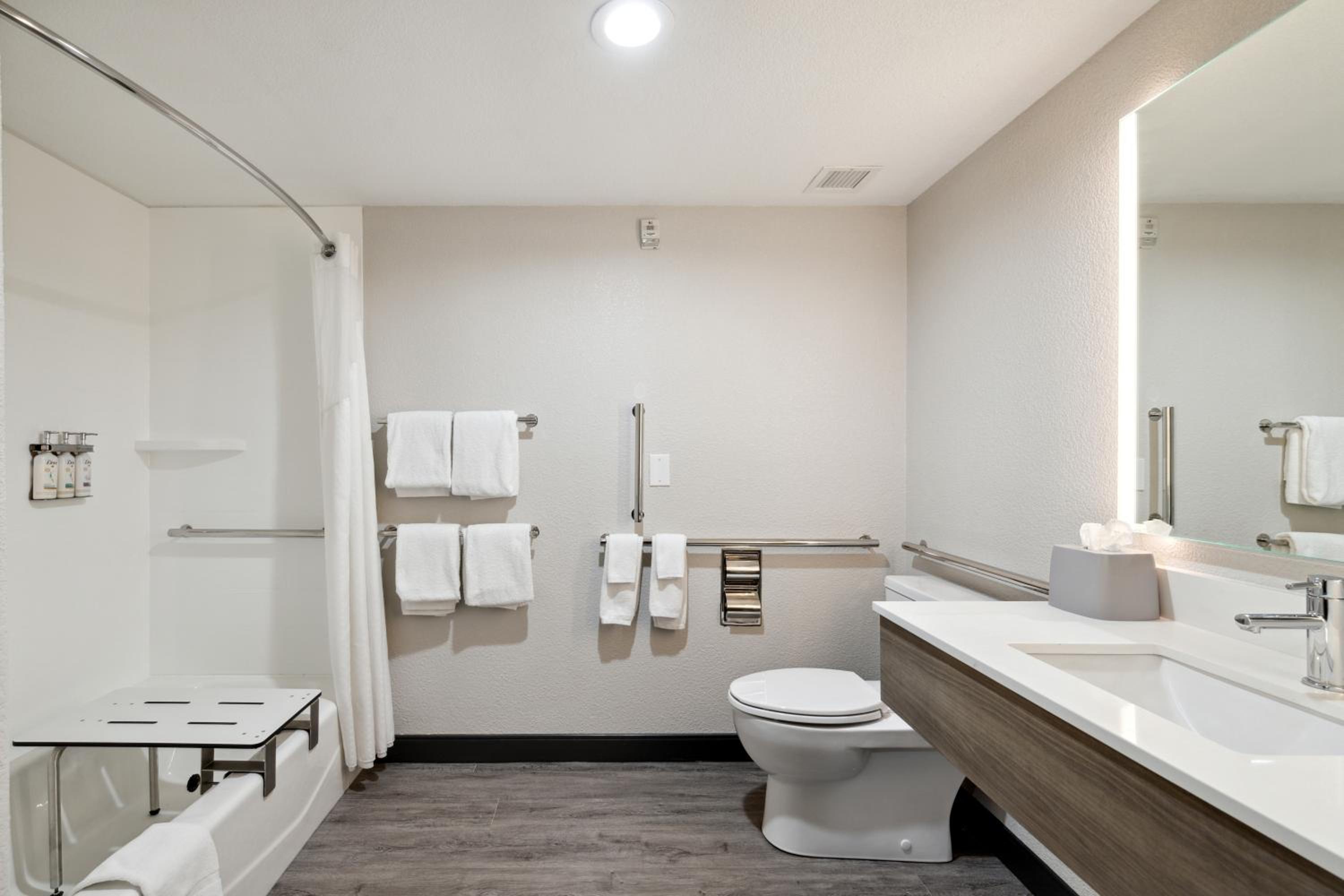 Vacaville Vacations - Holiday Inn Express Hotel  Suites Vacaville, an IHG Hotel - Property Image 9