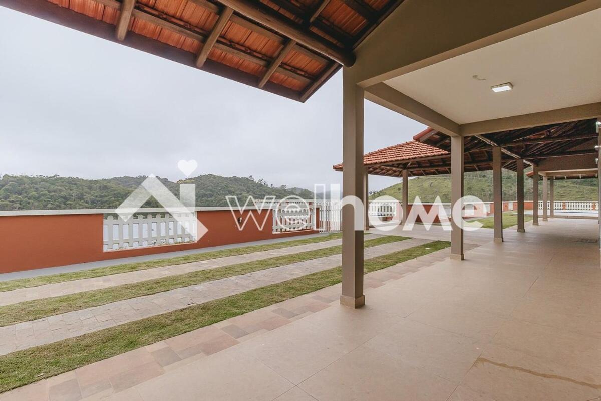 Casa com piscina e churrasqueira no interior de SP