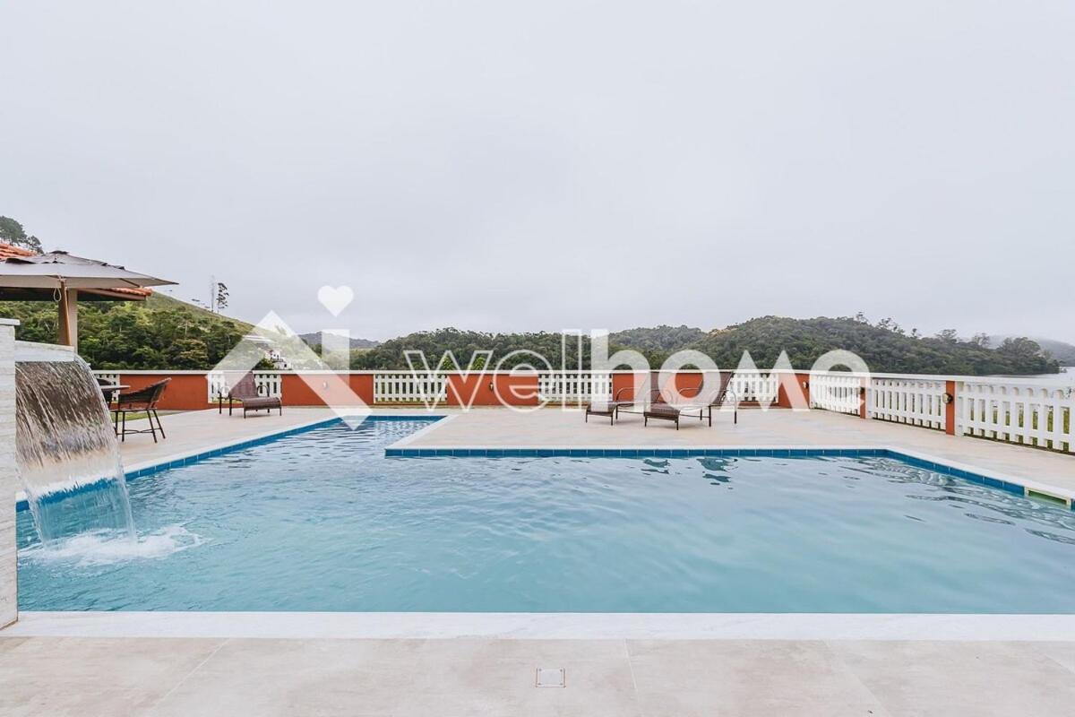 Casa com piscina e churrasqueira no interior de SP