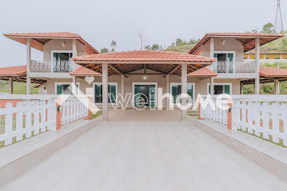Casa com piscina e churrasqueira no interior de SP