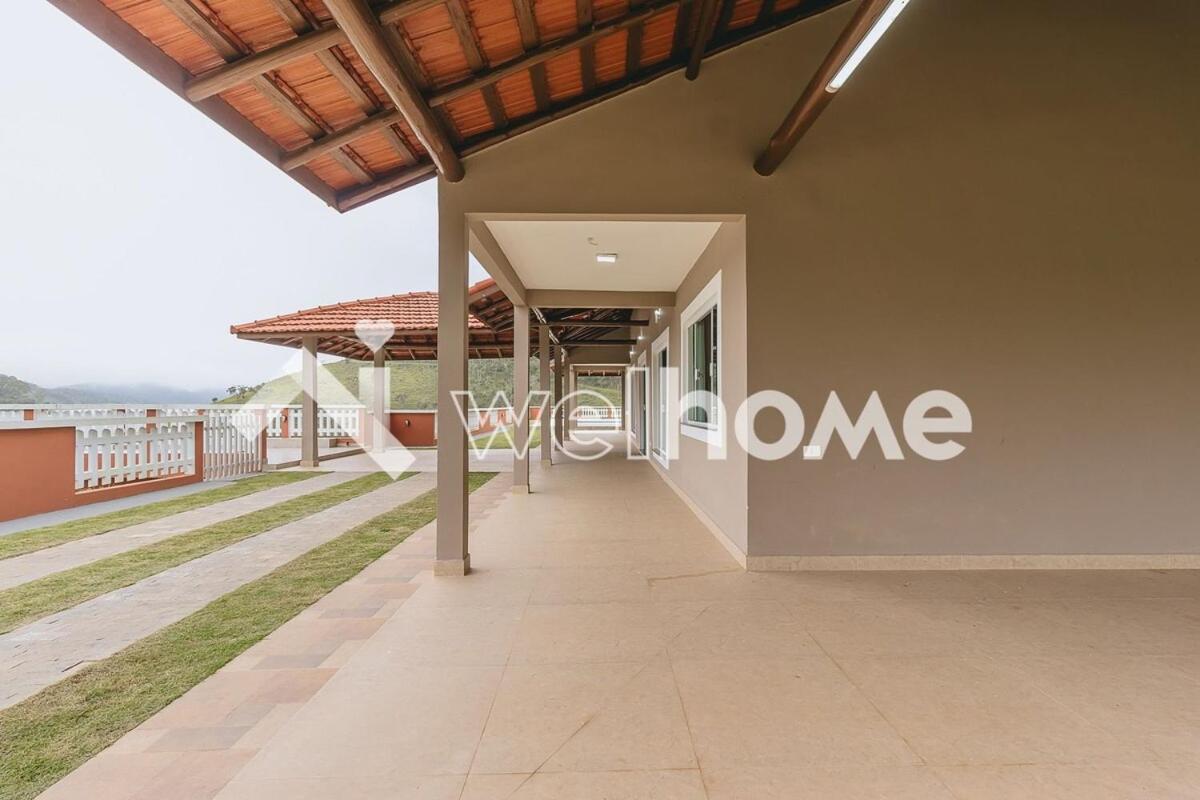 Casa com piscina e churrasqueira no interior de SP