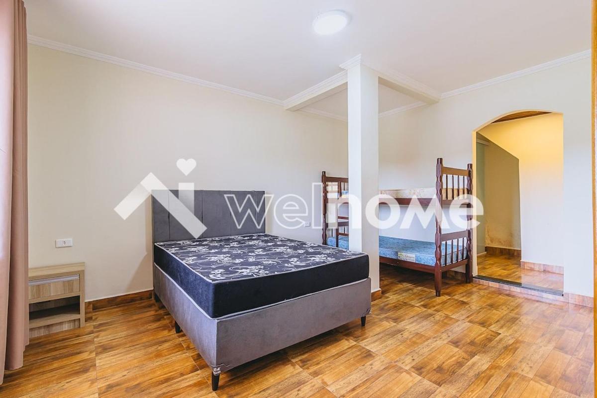 Casa com piscina e churrasqueira no interior de SP