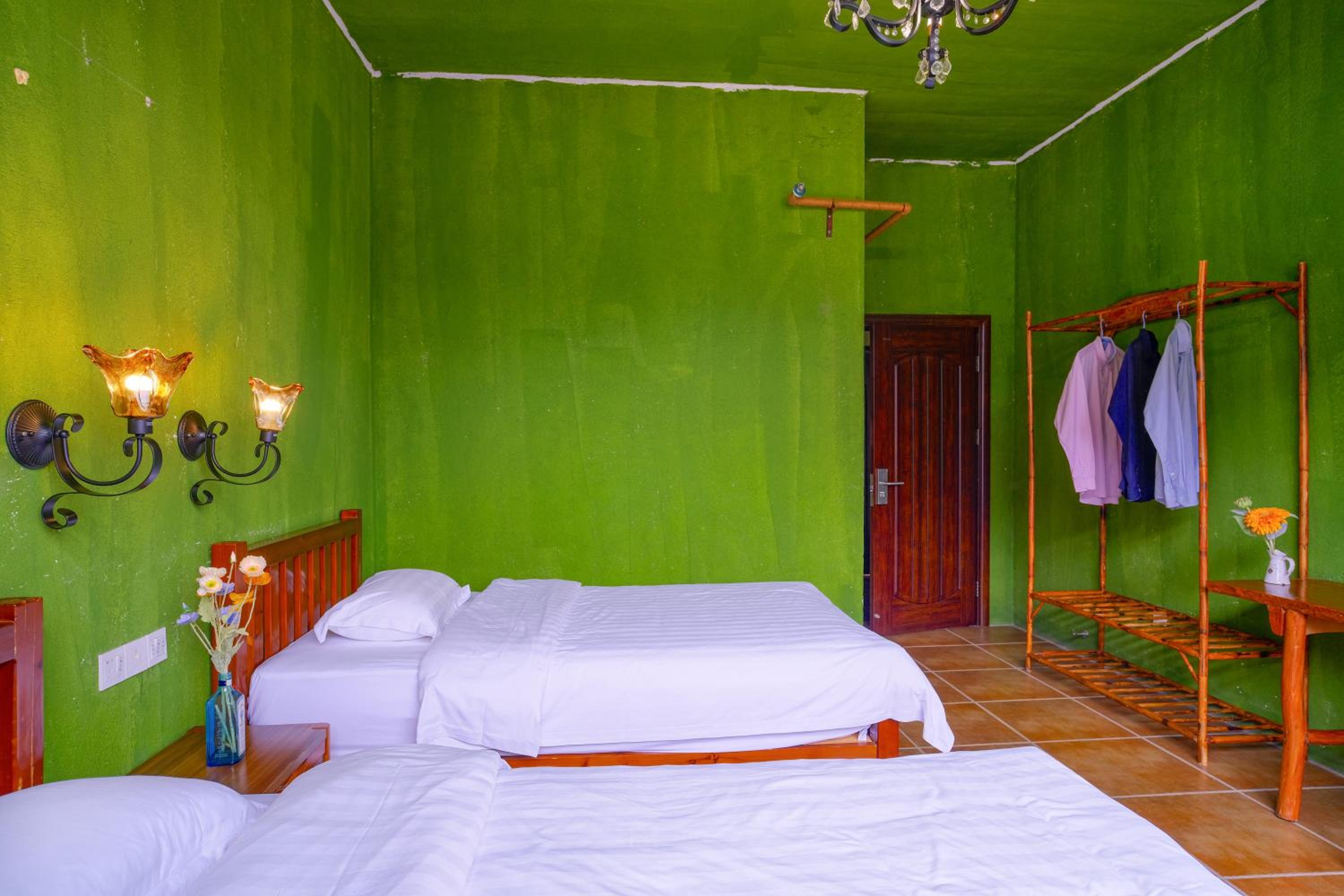 Yangshuo Eden's Social Guesthouse - Wake up to a hearty Western breakfast & fresh craft coffee & night beers & outdoor activities