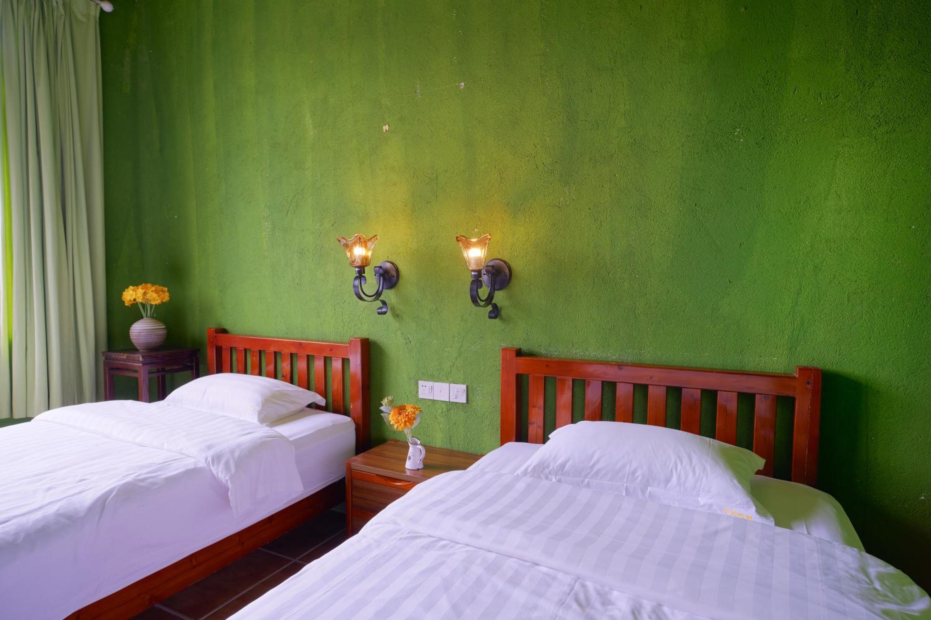 Yangshuo Eden's Social Guesthouse - Wake up to a hearty Western breakfast & fresh craft coffee & night beers & outdoor activities