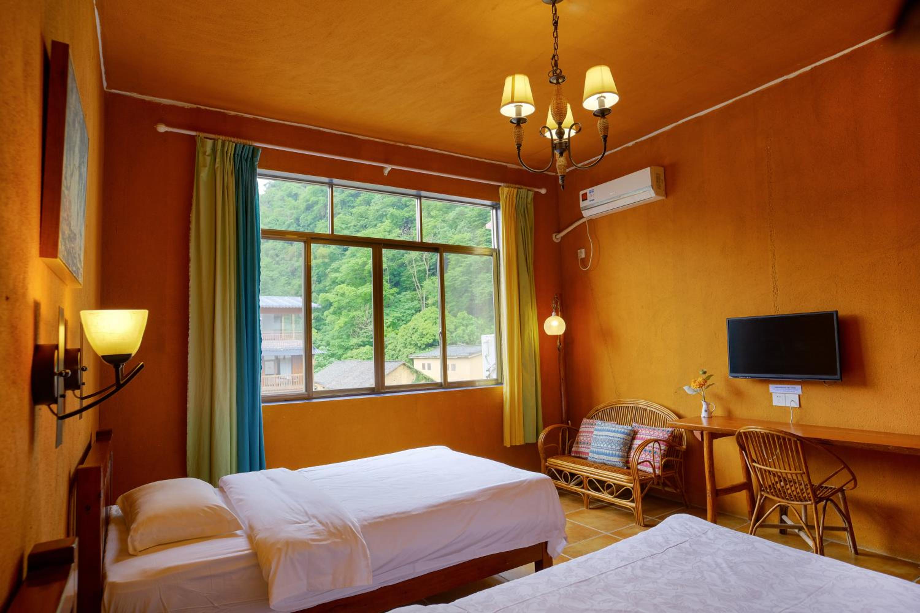 Yangshuo Eden's Social Guesthouse - Wake up to a hearty Western breakfast & fresh craft coffee & night beers & outdoor activities