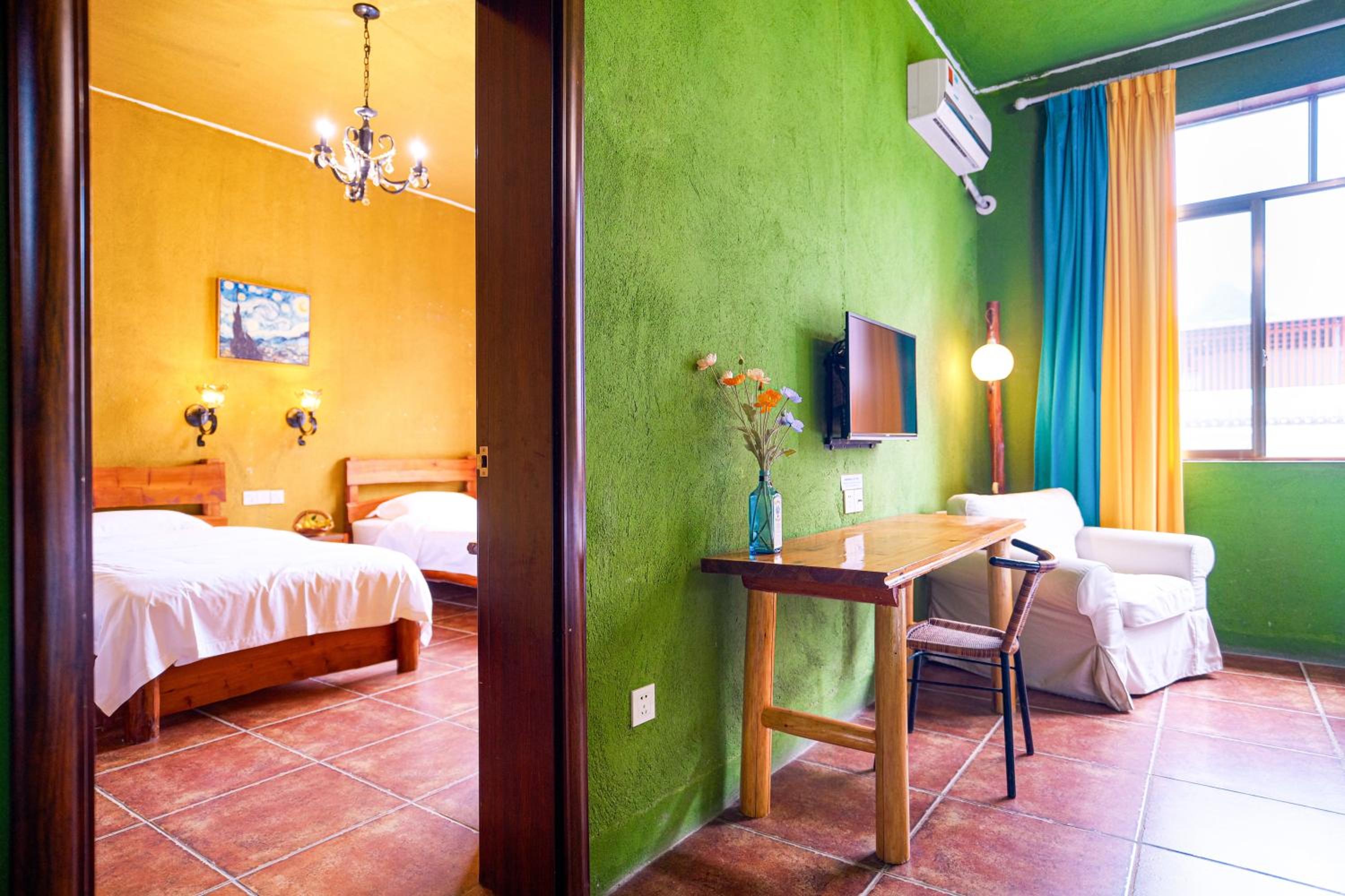Yangshuo Eden's Social Guesthouse - Wake up to a hearty Western breakfast & fresh craft coffee & night beers & outdoor activities