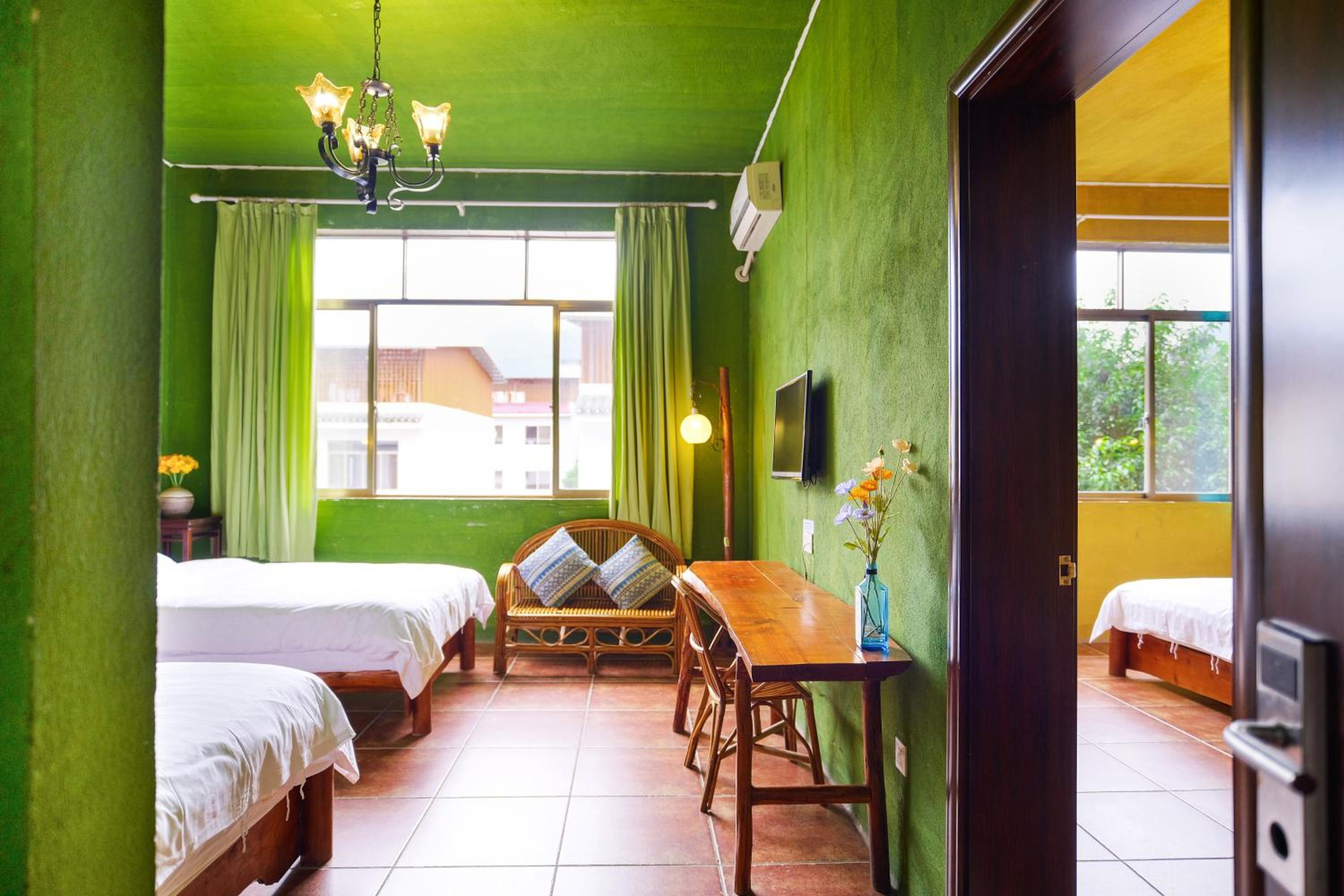 Yangshuo Eden's Social Guesthouse - Wake up to a hearty Western breakfast & fresh craft coffee & night beers & outdoor activities