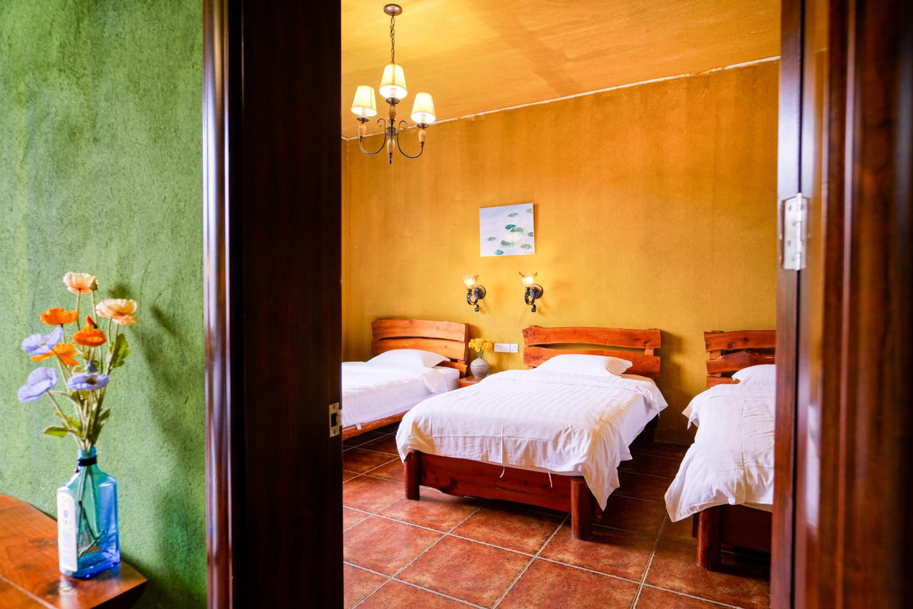 Yangshuo Eden's Social Guesthouse - Wake up to a hearty Western breakfast & fresh craft coffee & night beers & outdoor activities