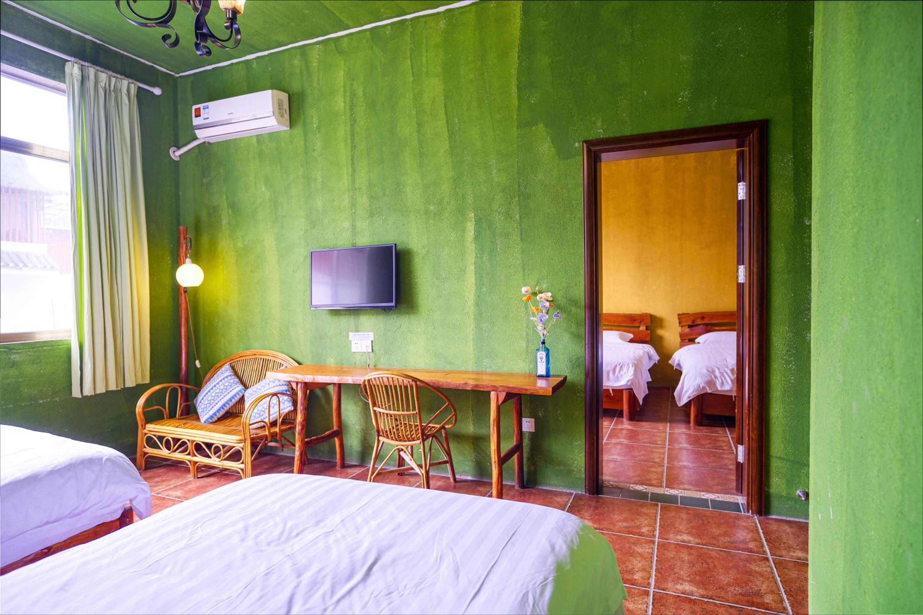 Yangshuo Eden's Social Guesthouse - Wake up to a hearty Western breakfast & fresh craft coffee & night beers & outdoor activities